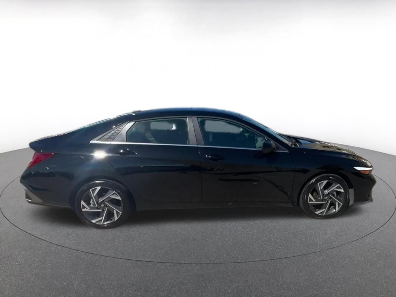 Thumbnail: 2025 Hyundai Elantra - 16