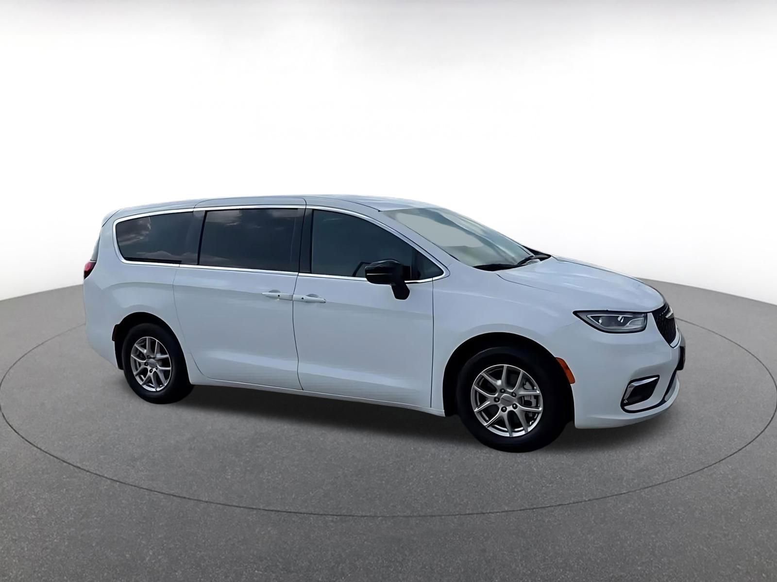 Thumbnail: 2025 Chrysler Pacifica - 2