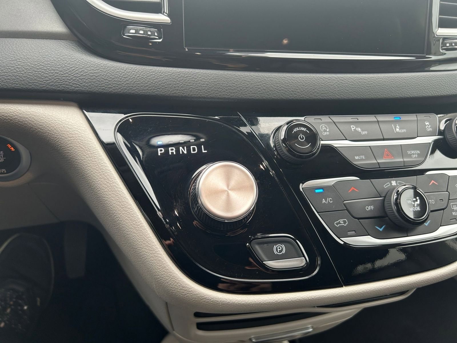 Thumbnail: 2024 Chrysler Pacifica - 35
