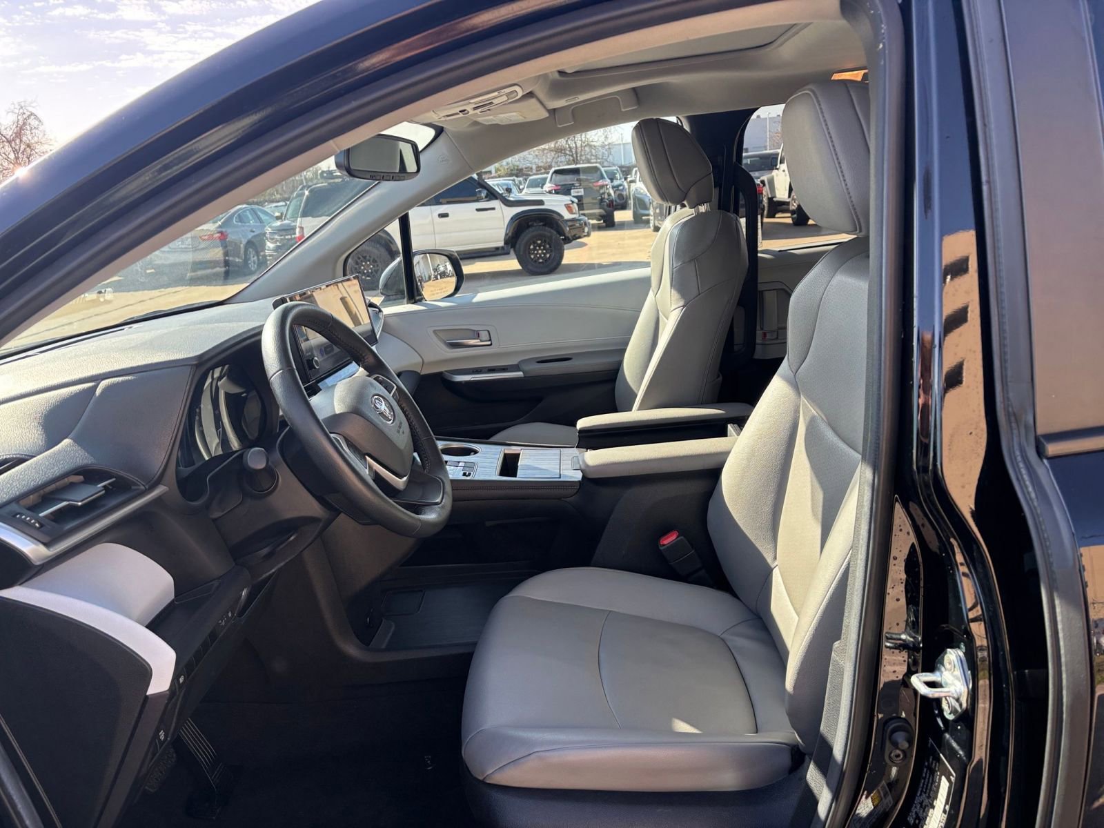 Thumbnail: 2025 Toyota Sienna - 30