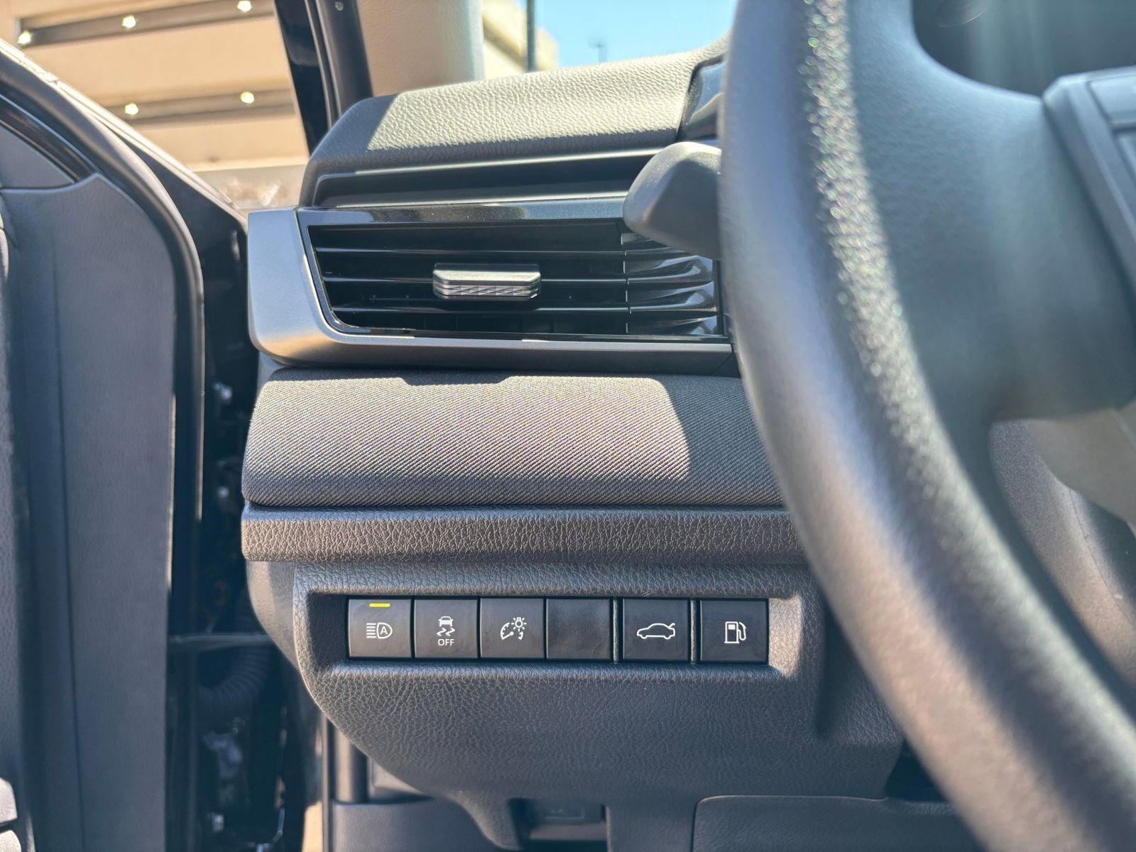2025 Toyota Camry LE 27