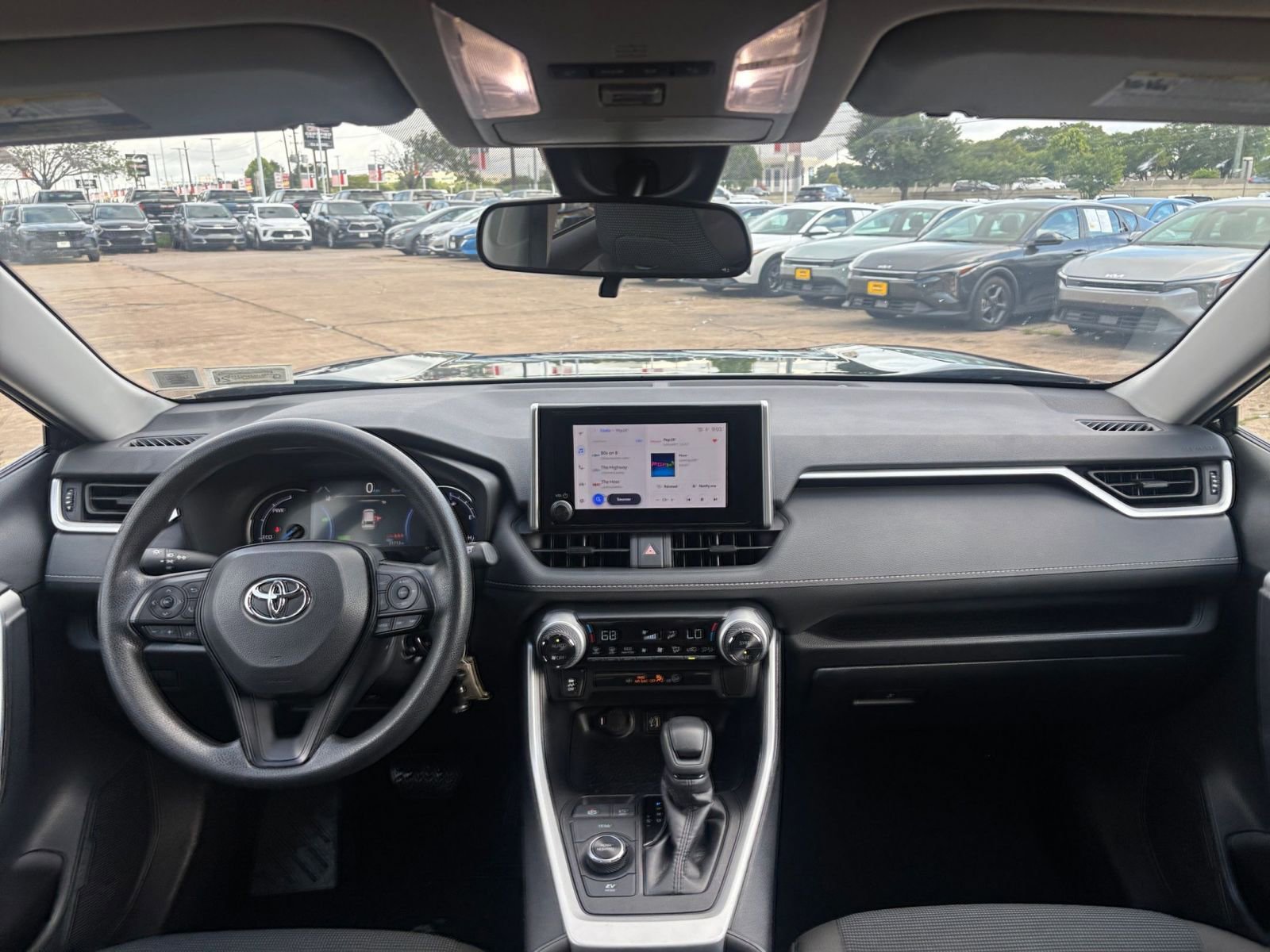 Thumbnail: 2025 Toyota RAV4 - 32