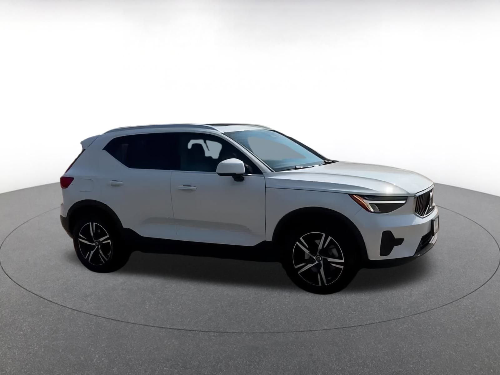 Thumbnail: 2024 Volvo XC40 - 2