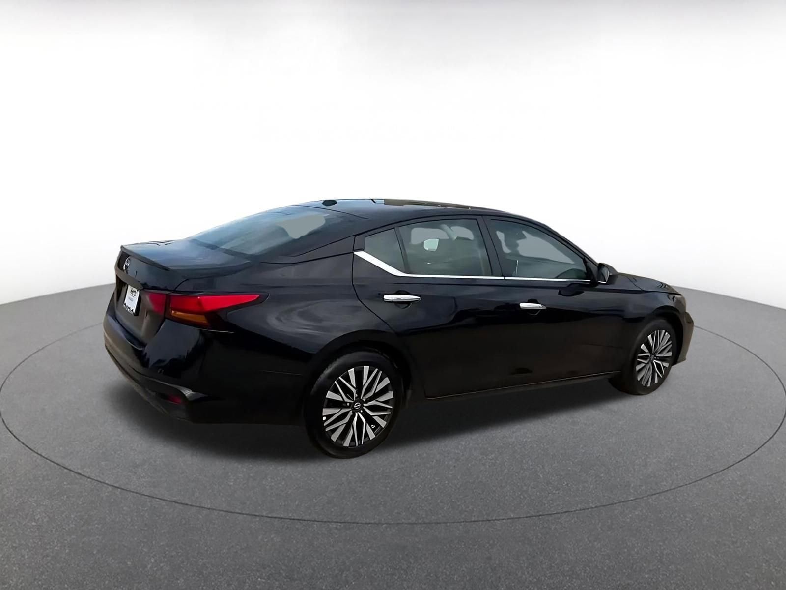 Thumbnail: 2025 Nissan Altima - 15