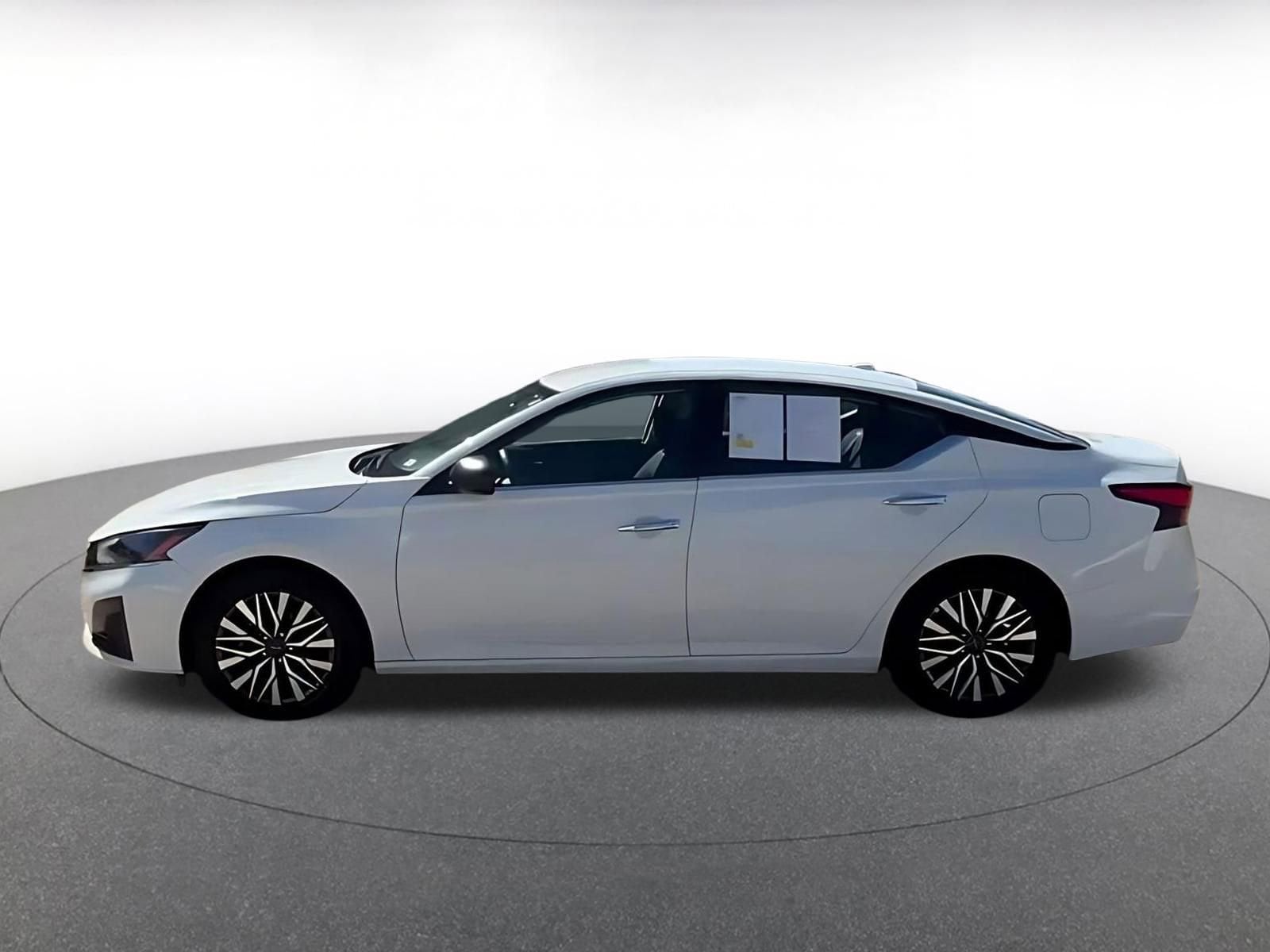 Thumbnail: 2025 Nissan Altima - 9