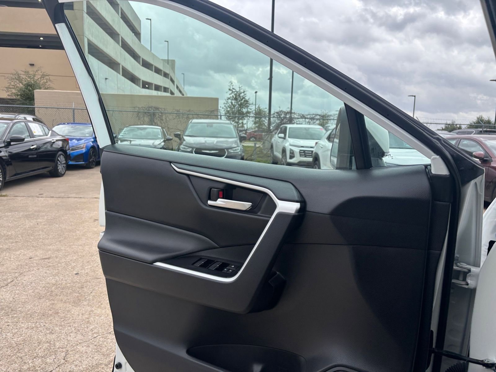 Thumbnail: 2025 Toyota RAV4 - 20