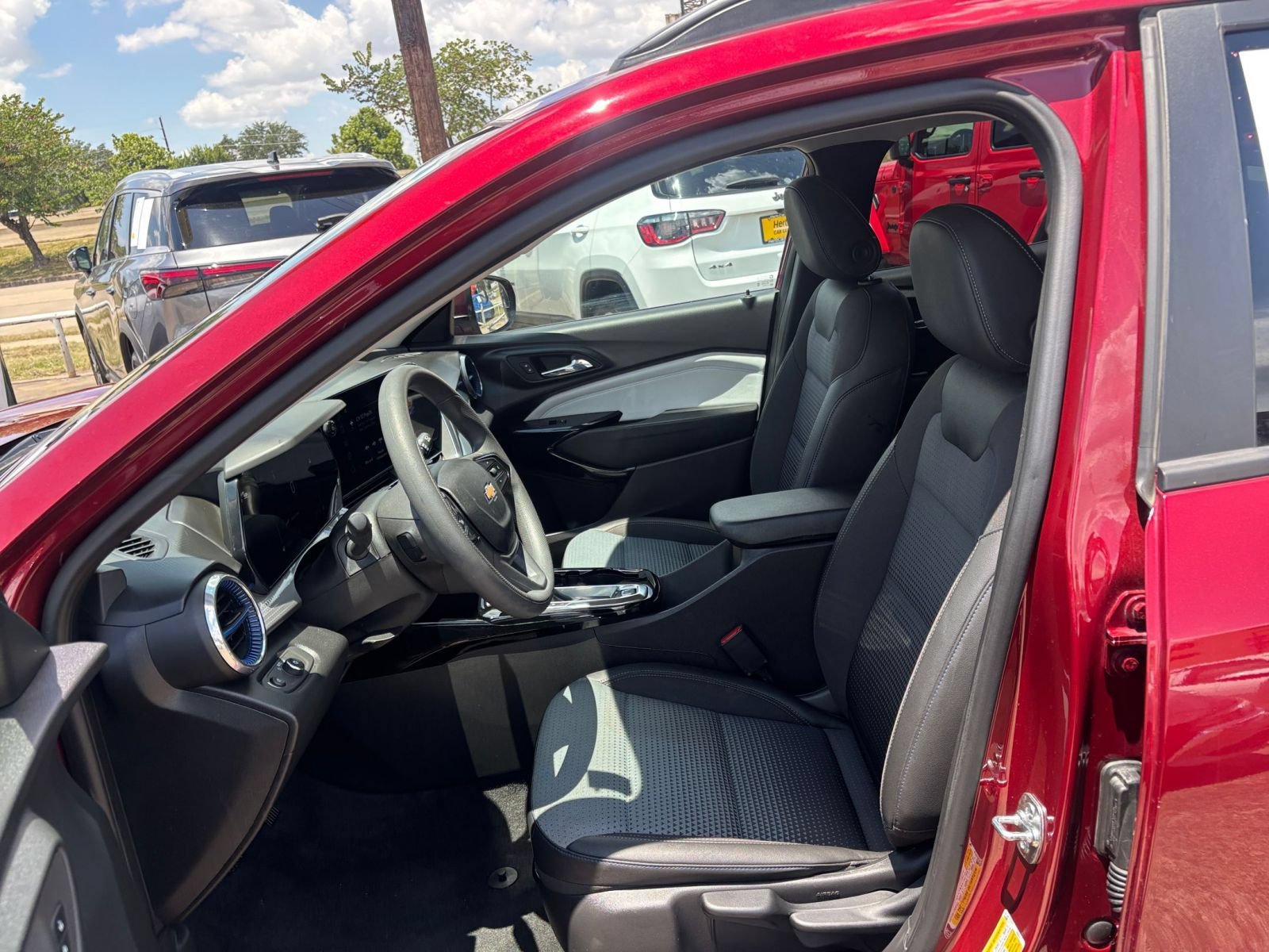 Thumbnail: 2025 Chevrolet Trax - 25