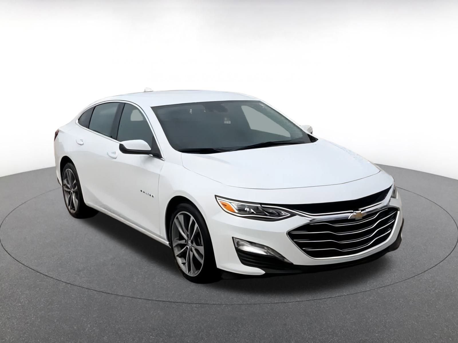 Thumbnail: 2024 Chevrolet Malibu - 3