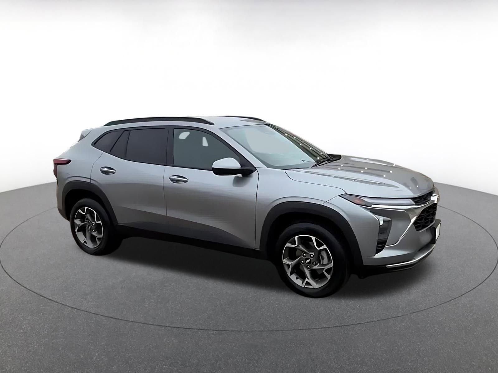 Thumbnail: 2025 Chevrolet Trax - 2