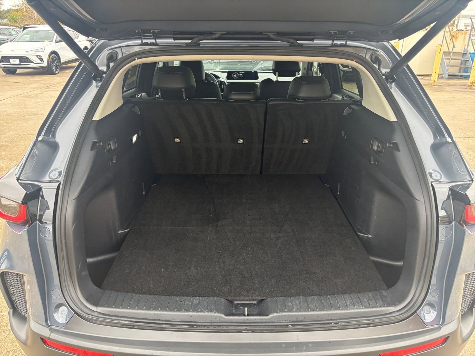 Thumbnail: 2025 Mazda CX-50 - 32