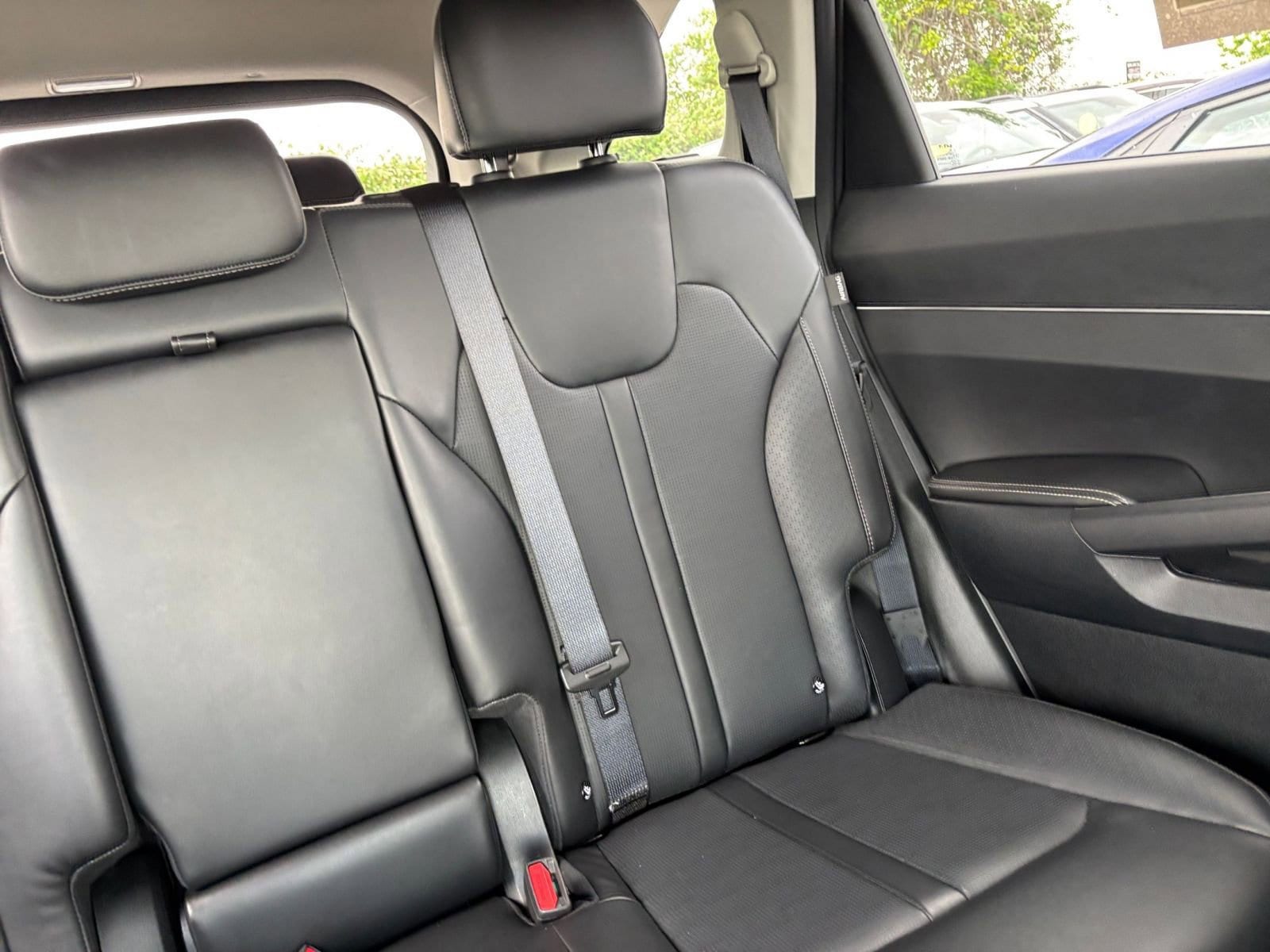 2024 Kia Sorento S 32