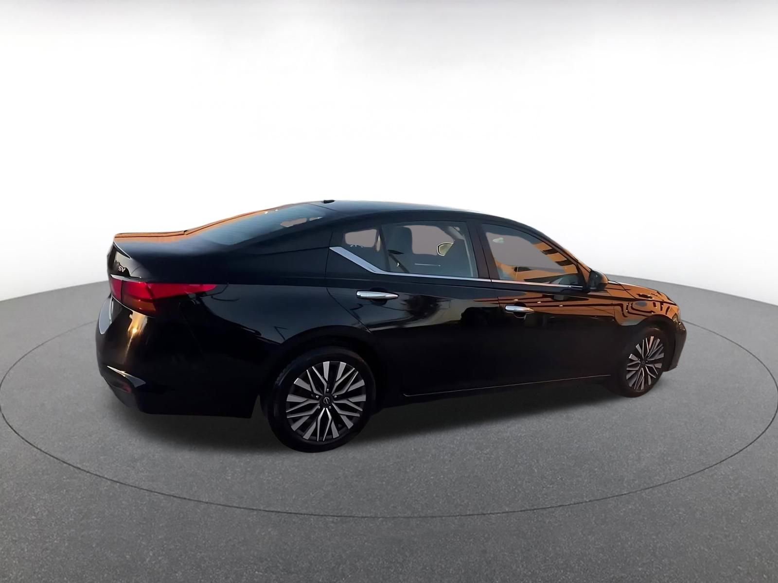 Thumbnail: 2023 Nissan Altima - 14