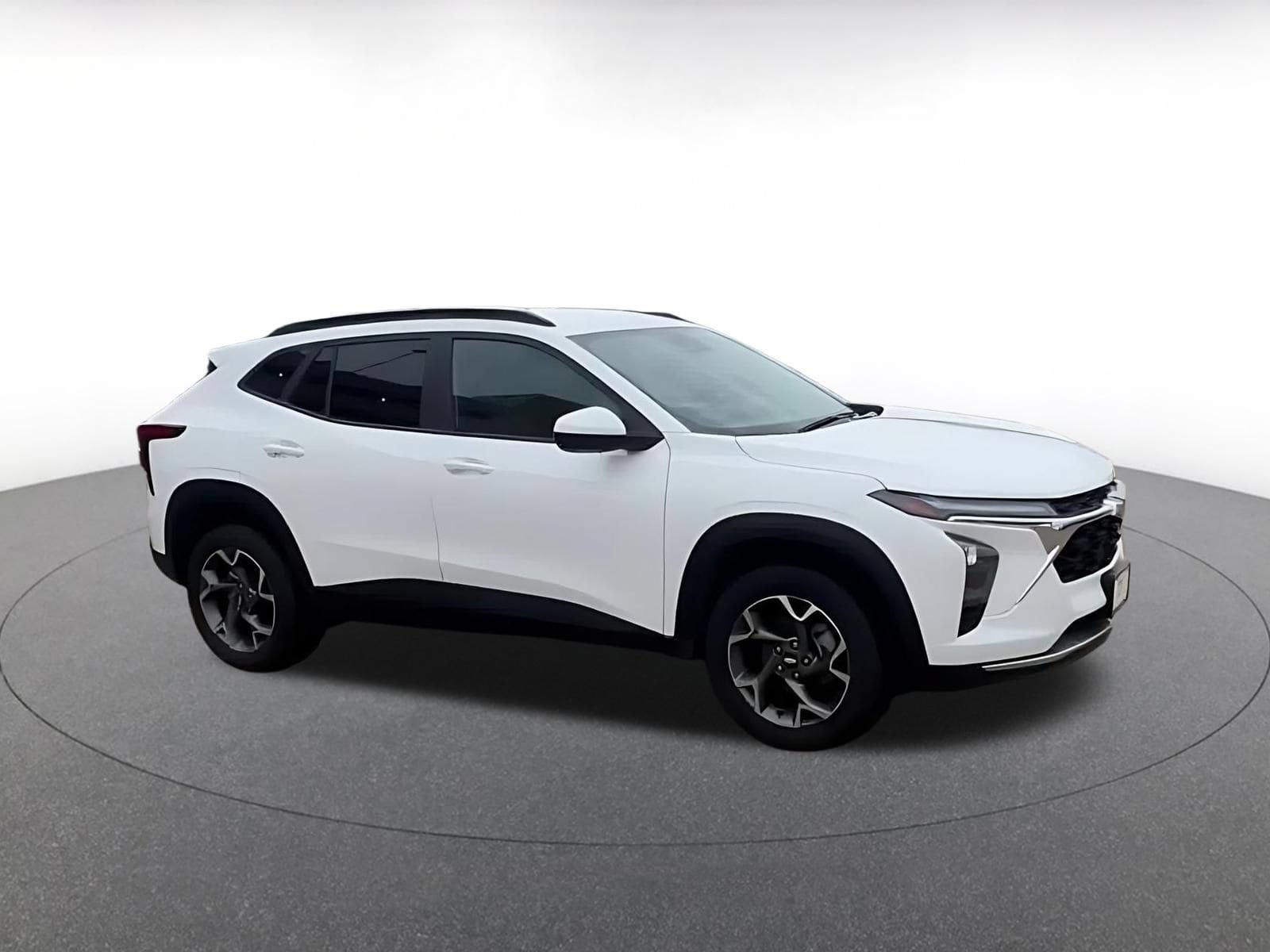 Thumbnail: 2025 Chevrolet Trax - 2