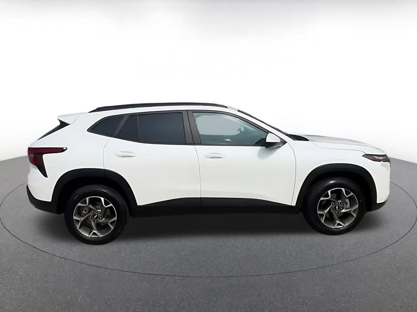 Thumbnail: 2025 Chevrolet Trax - 16