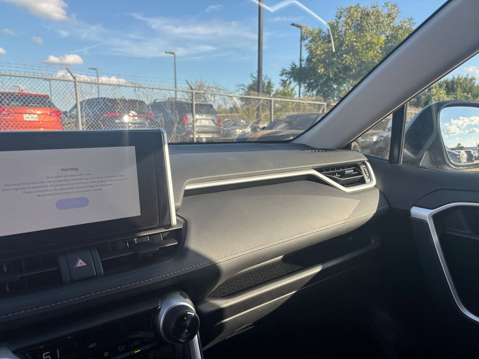 Thumbnail: 2025 Toyota RAV4 - 33