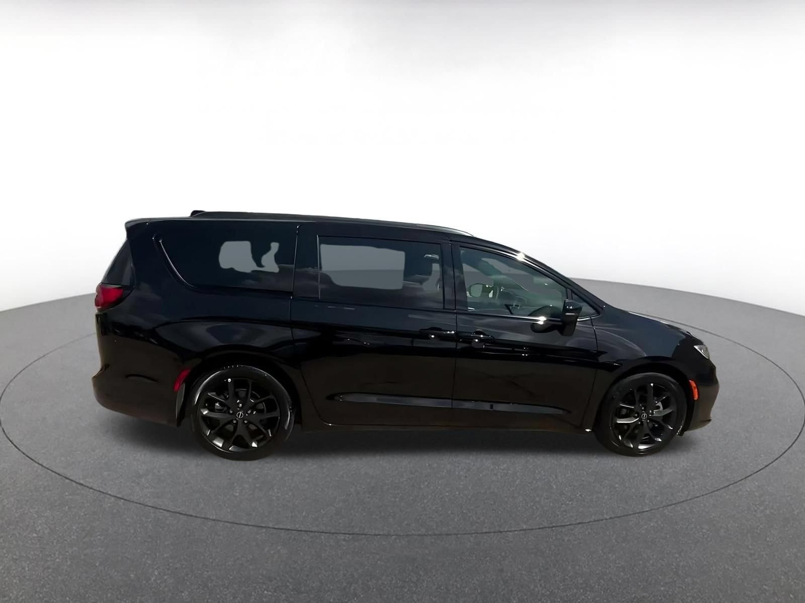 Thumbnail: 2025 Chrysler Pacifica - 13