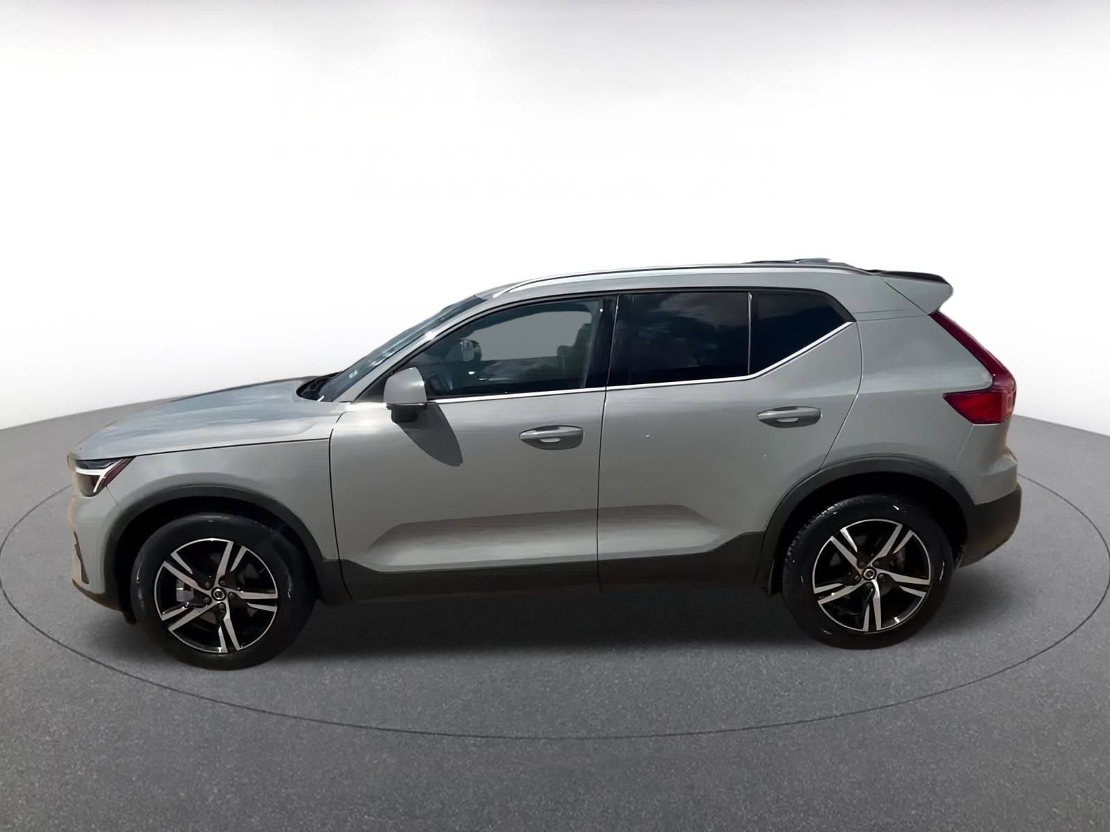 Thumbnail: 2024 Volvo XC40 - 8