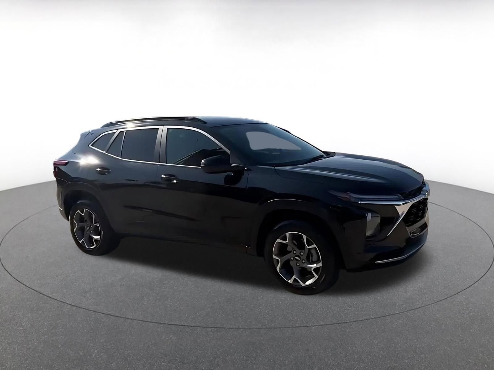 Thumbnail: 2025 Chevrolet Trax - 2