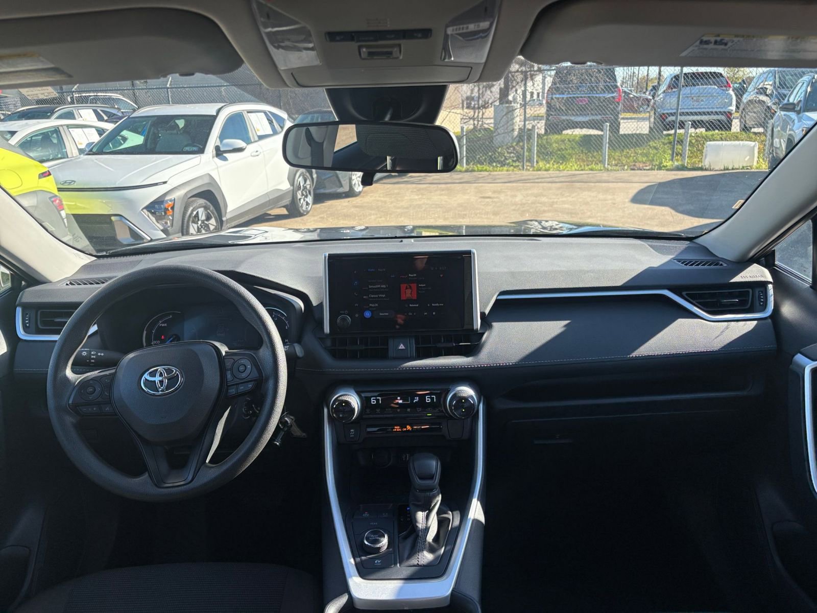 Thumbnail: 2025 Toyota RAV4 - 32