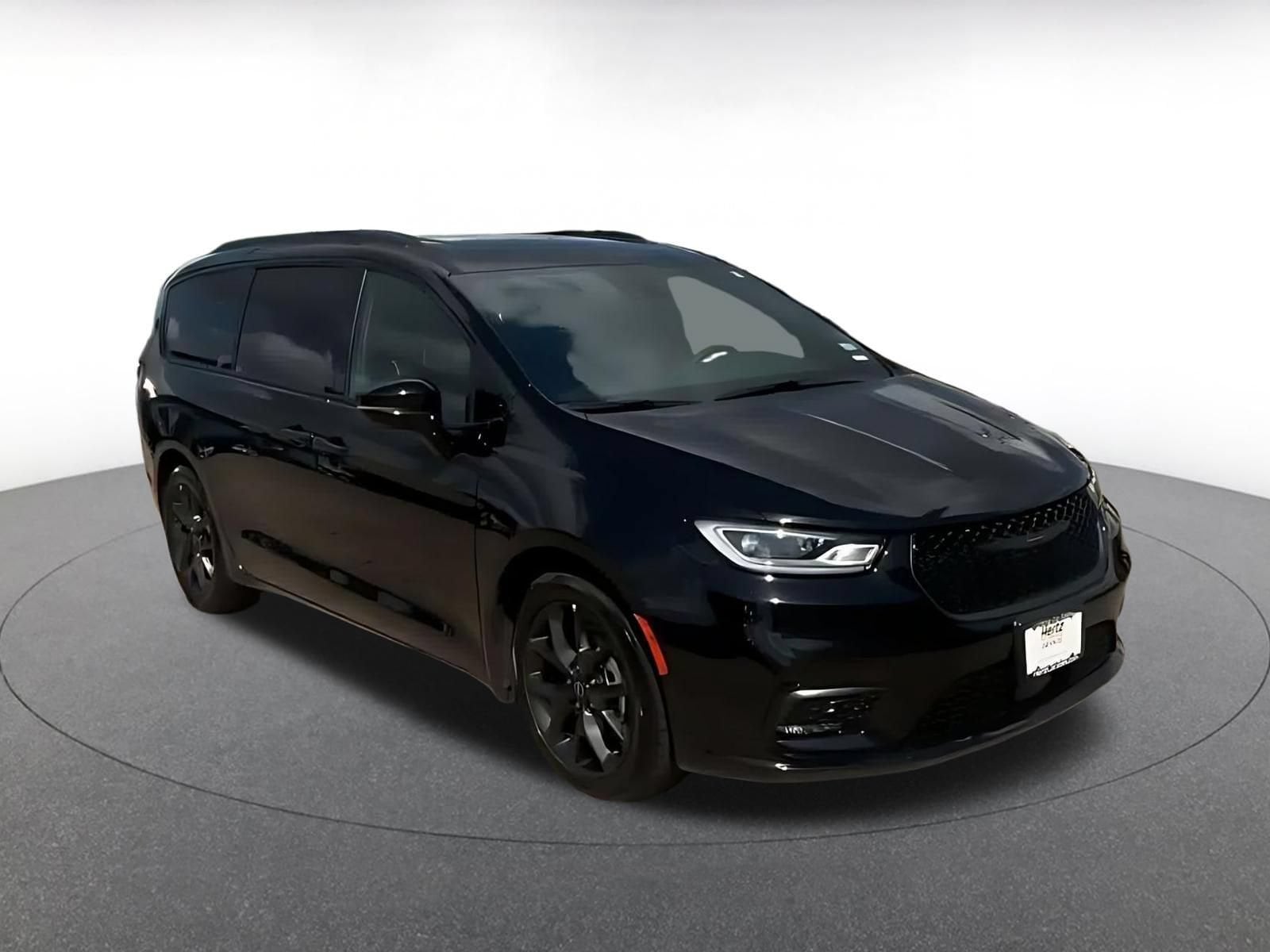 Thumbnail: 2025 Chrysler Pacifica - 3