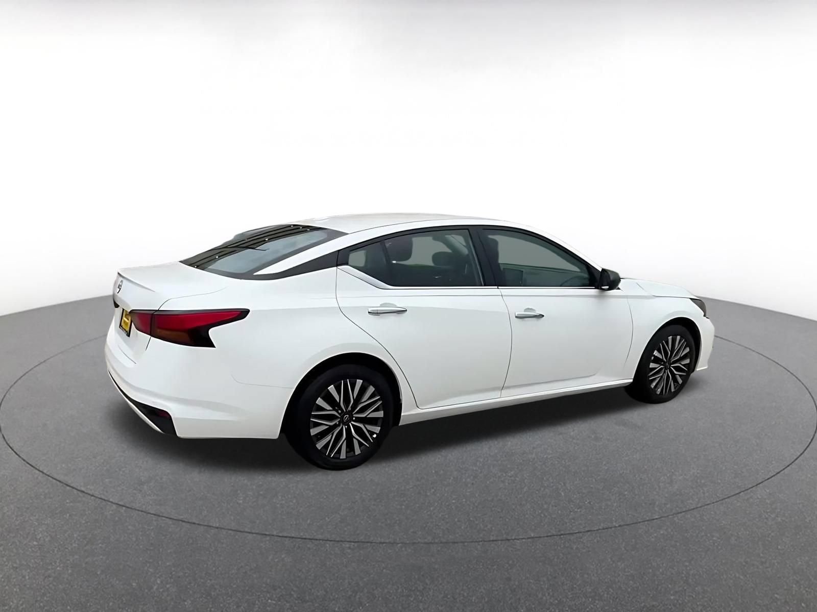 Thumbnail: 2025 Nissan Altima - 11