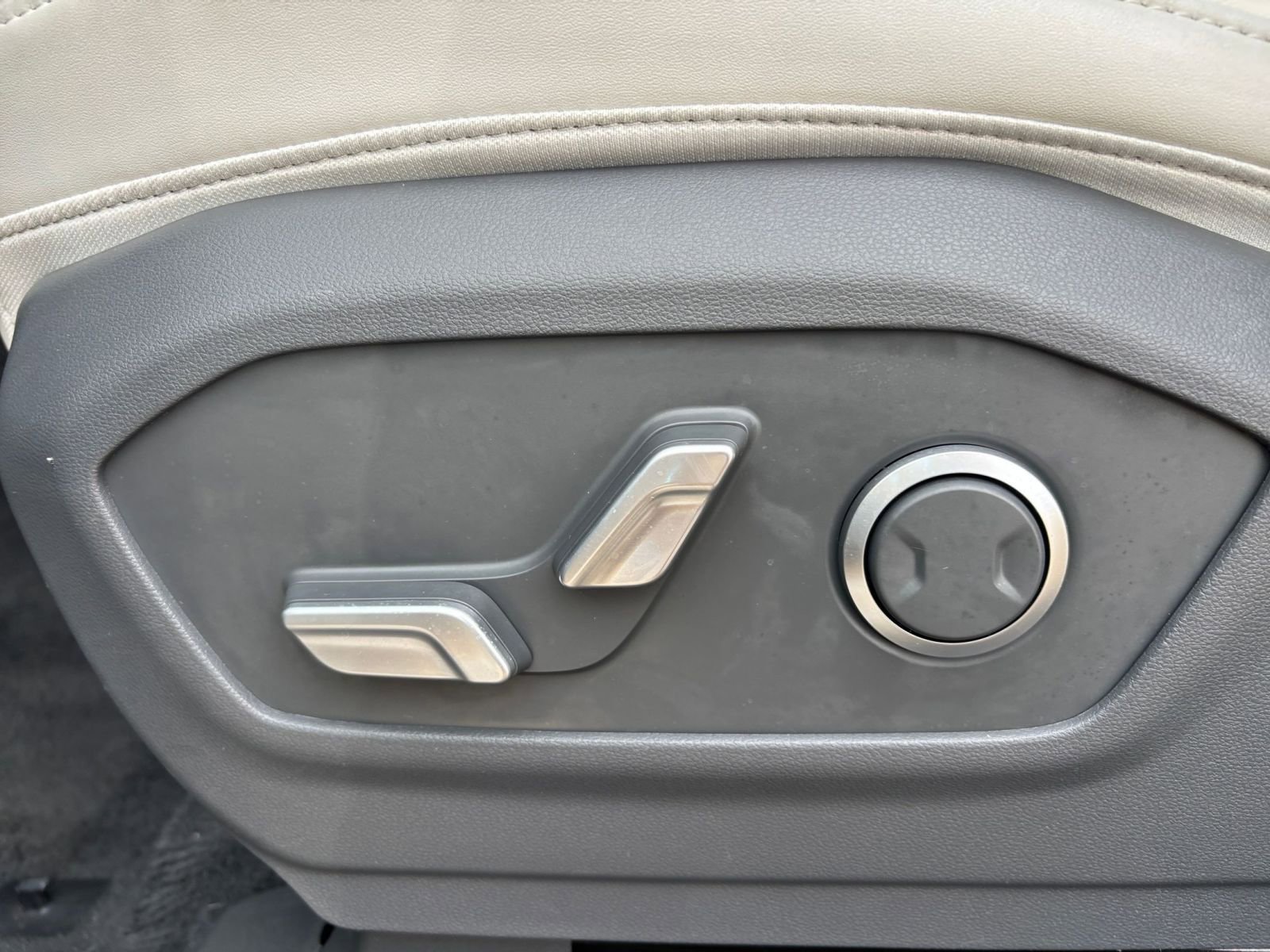 Thumbnail: 2025 Hyundai Santa Fe - 22