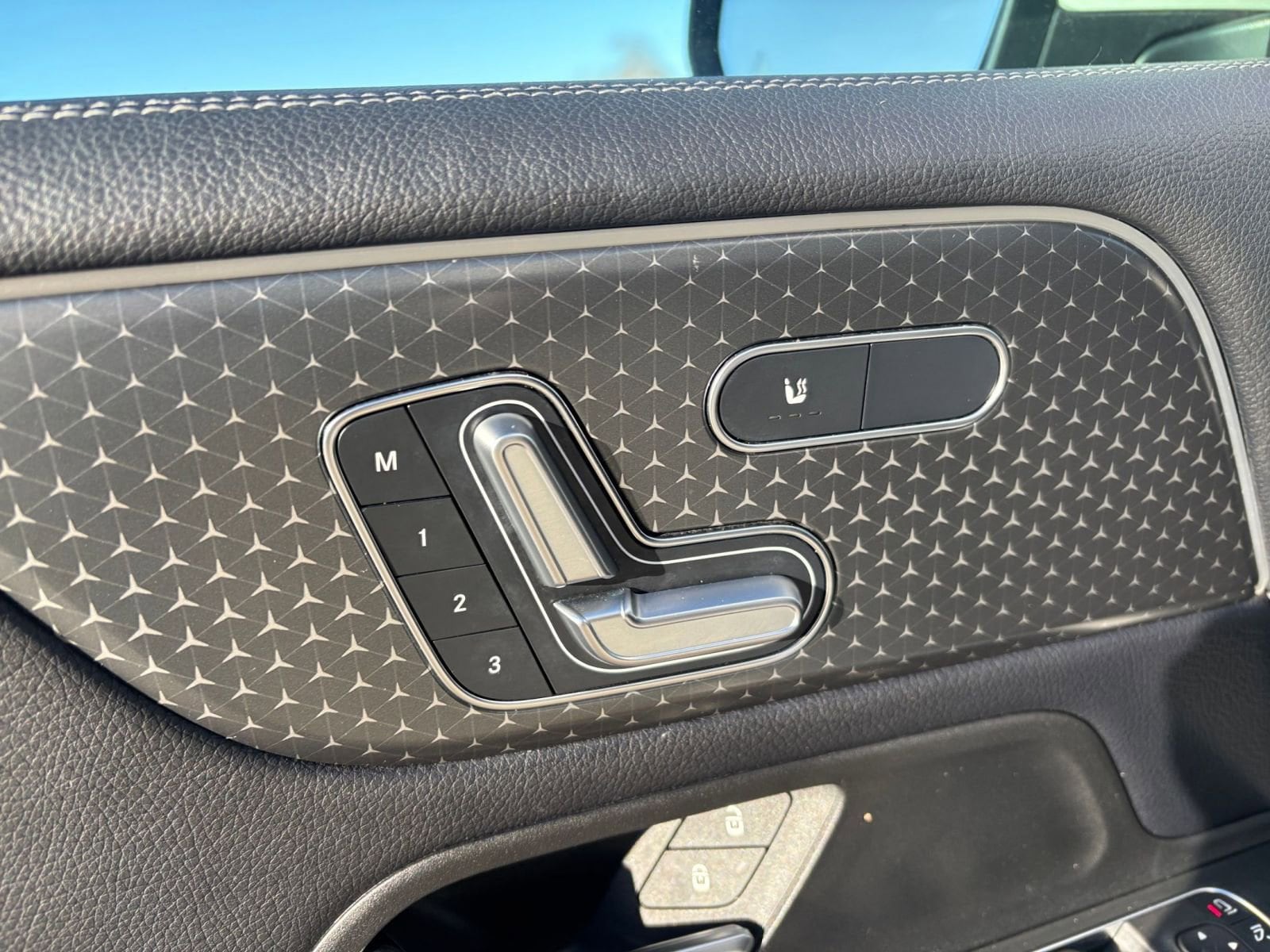 Thumbnail: 2024 Mercedes-Benz GLB - 24