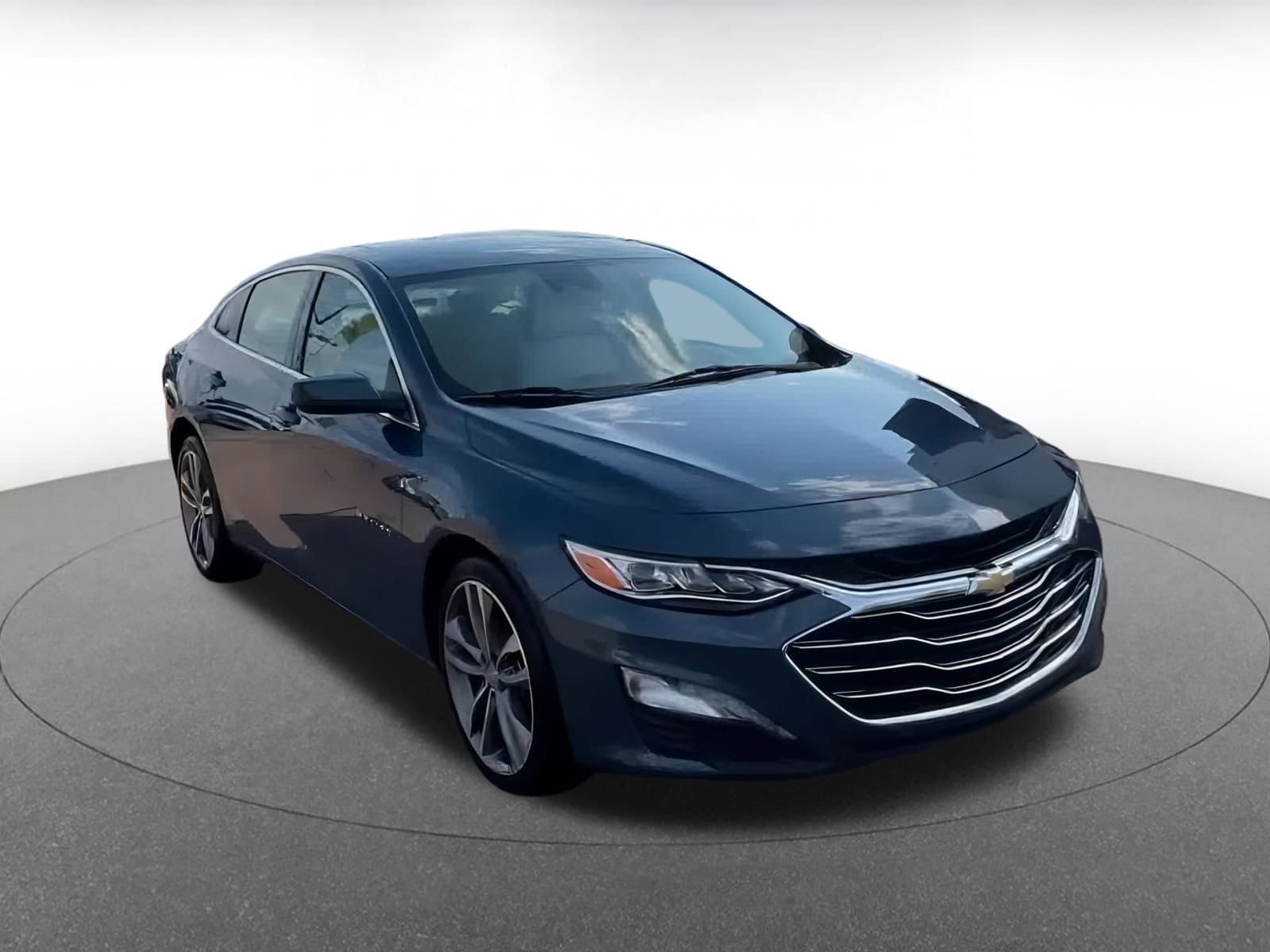 Thumbnail: 2024 Chevrolet Malibu - 3