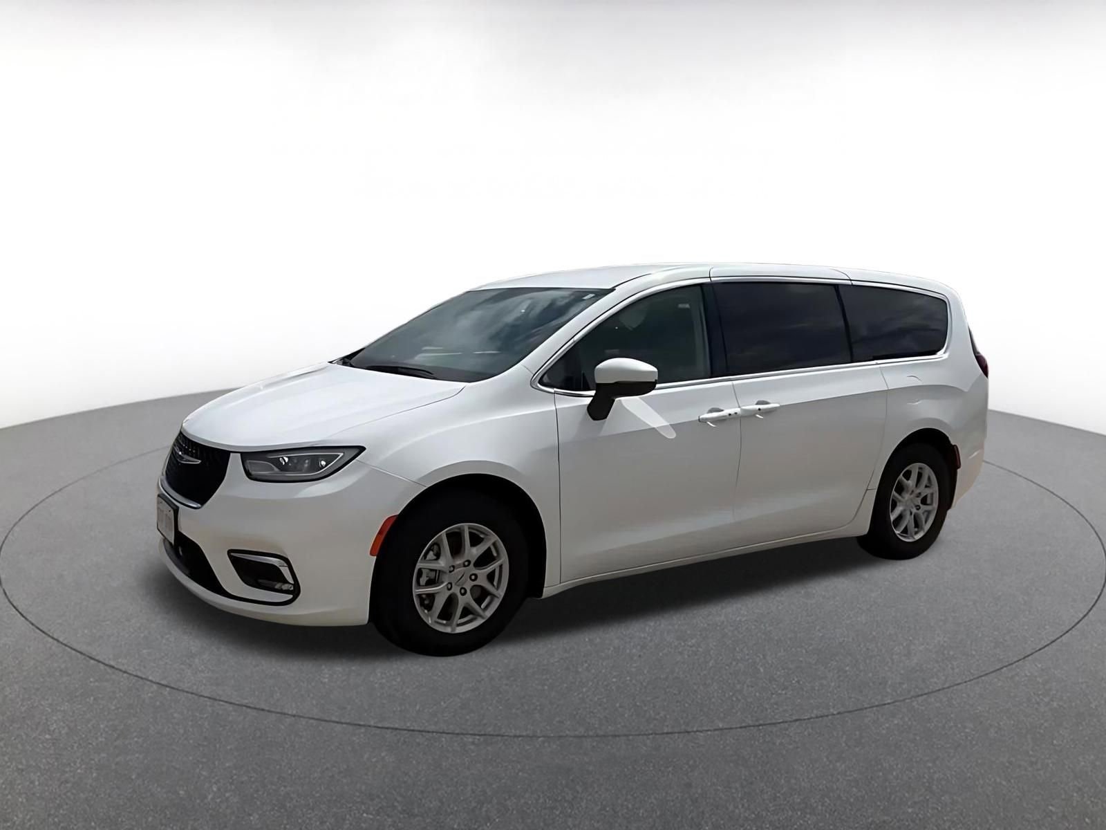 Thumbnail: 2023 Chrysler Pacifica - 8