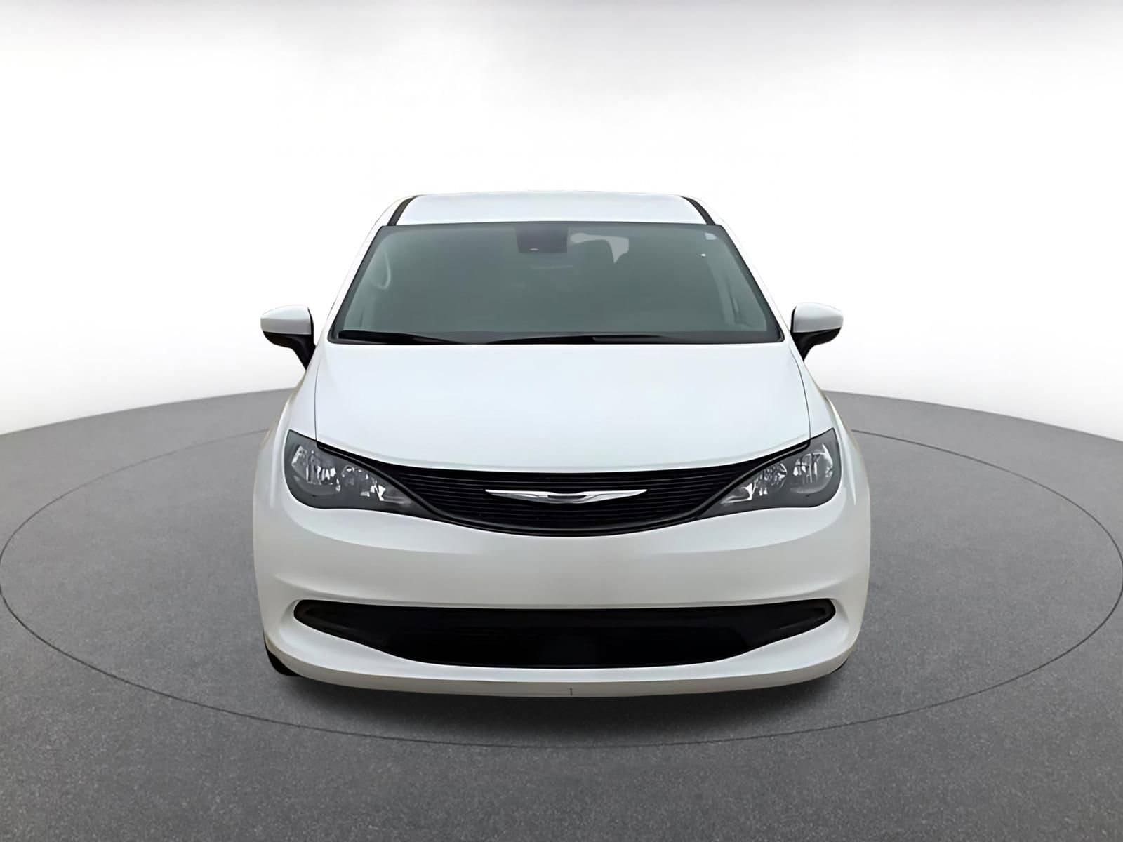 Thumbnail: 2023 Chrysler Voyager - 4