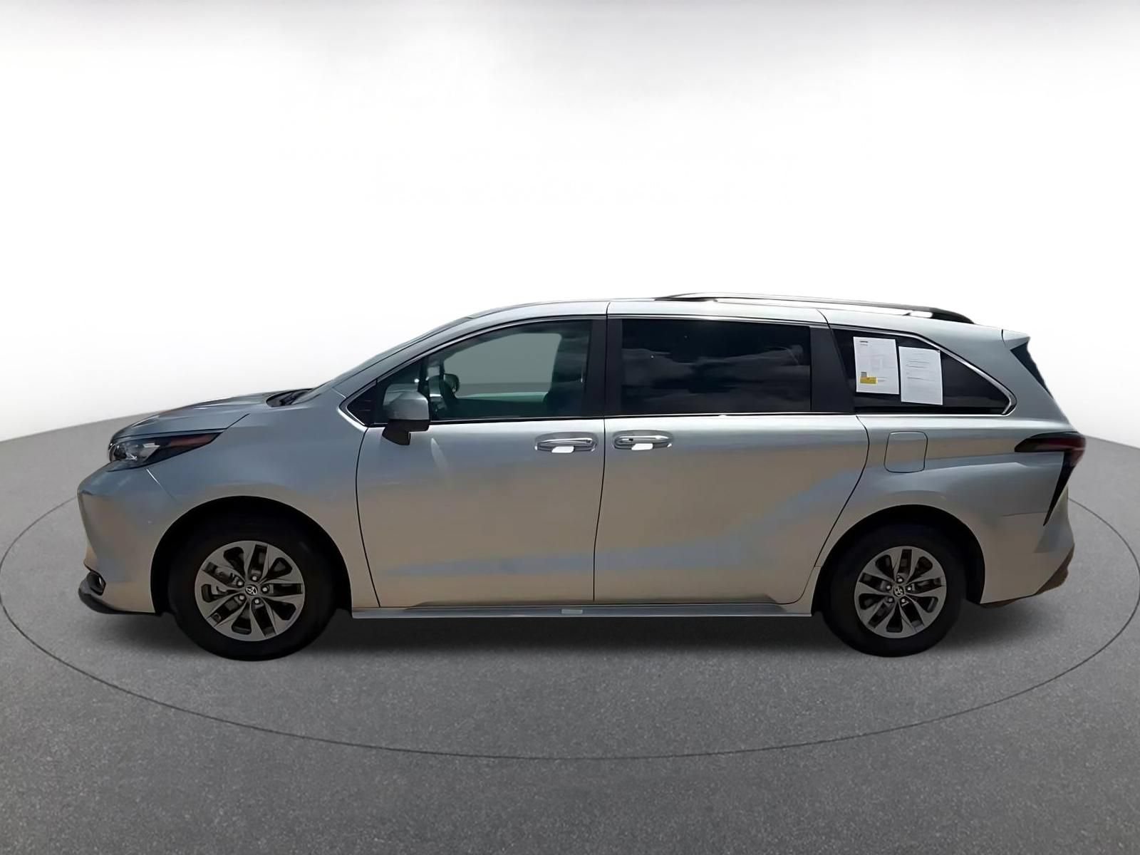 Thumbnail: 2025 Toyota Sienna - 9