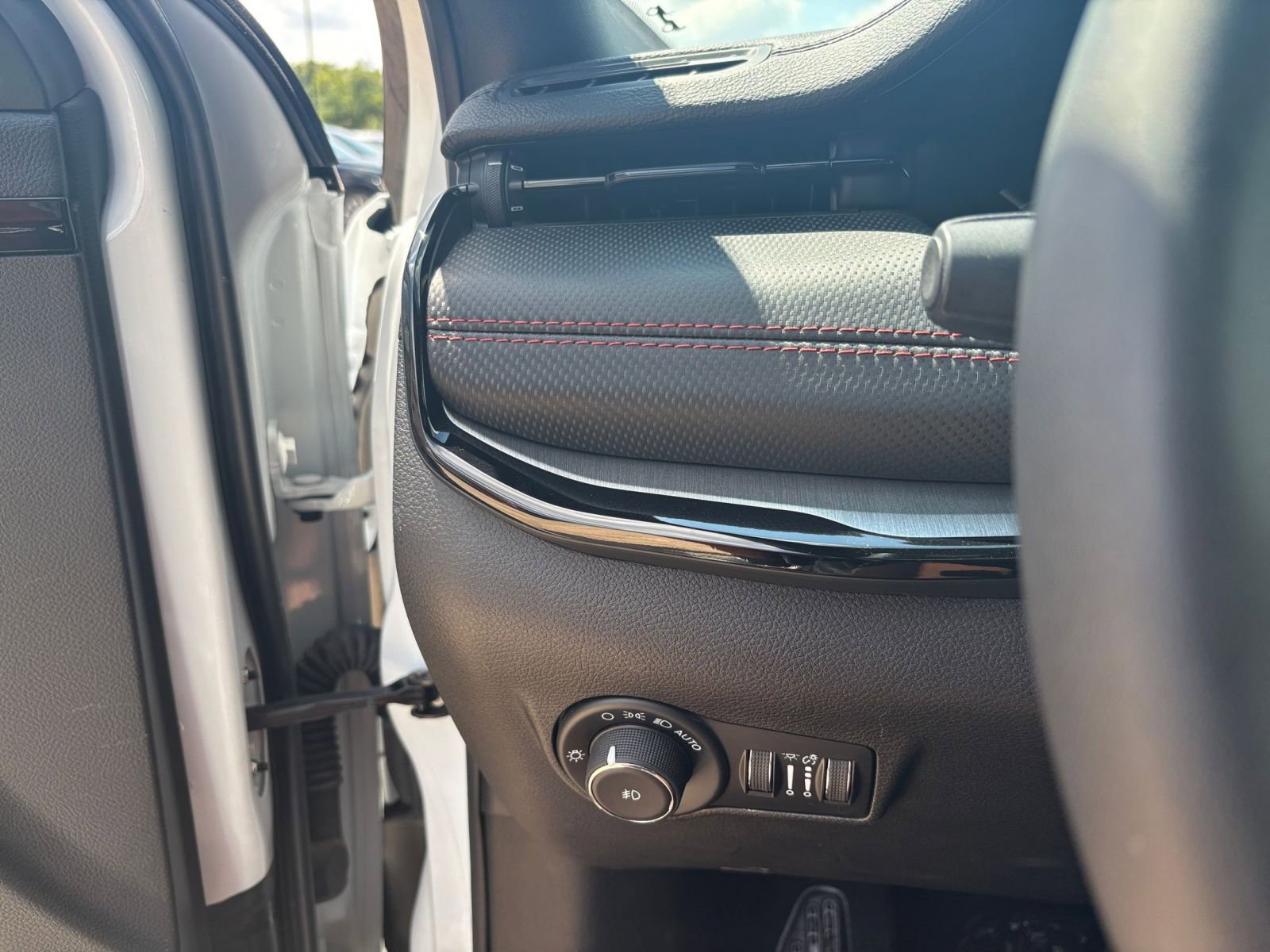 Thumbnail: 2025 Jeep Compass - 32