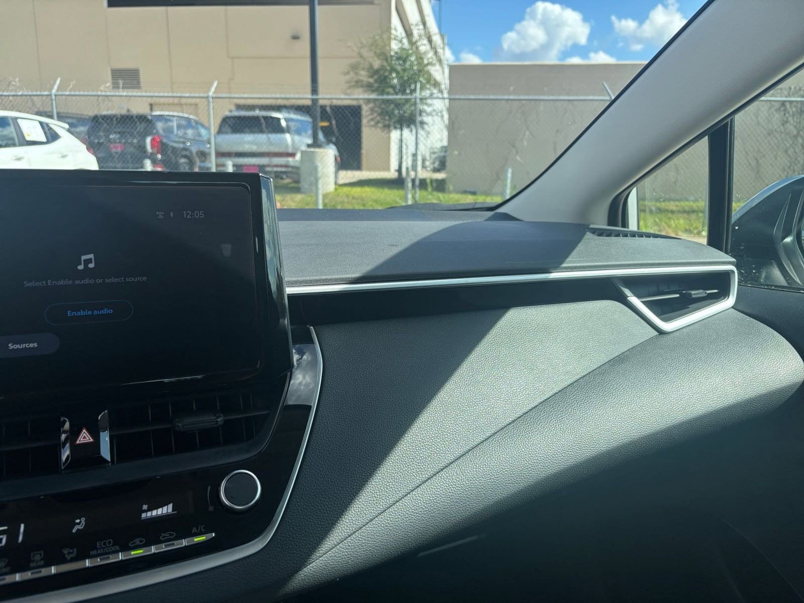 Thumbnail: 2025 Toyota Corolla - 33