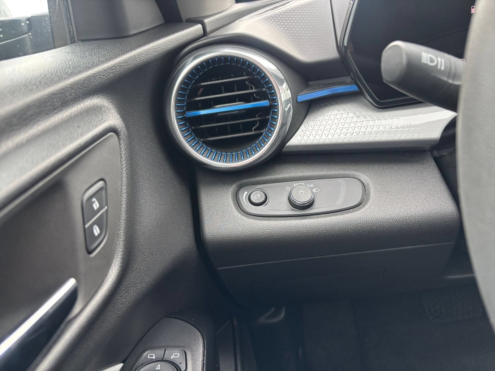 Thumbnail: 2025 Chevrolet Trax - 33
