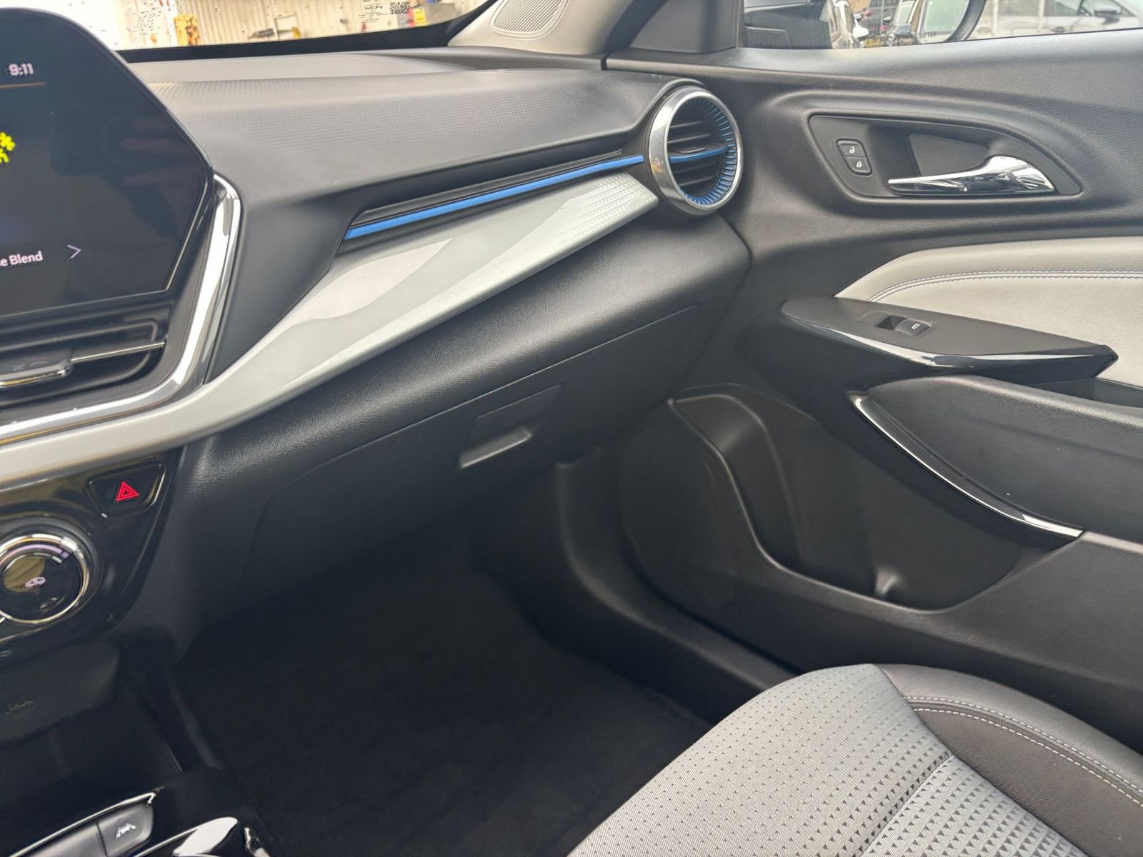 Thumbnail: 2025 Chevrolet Trax - 33