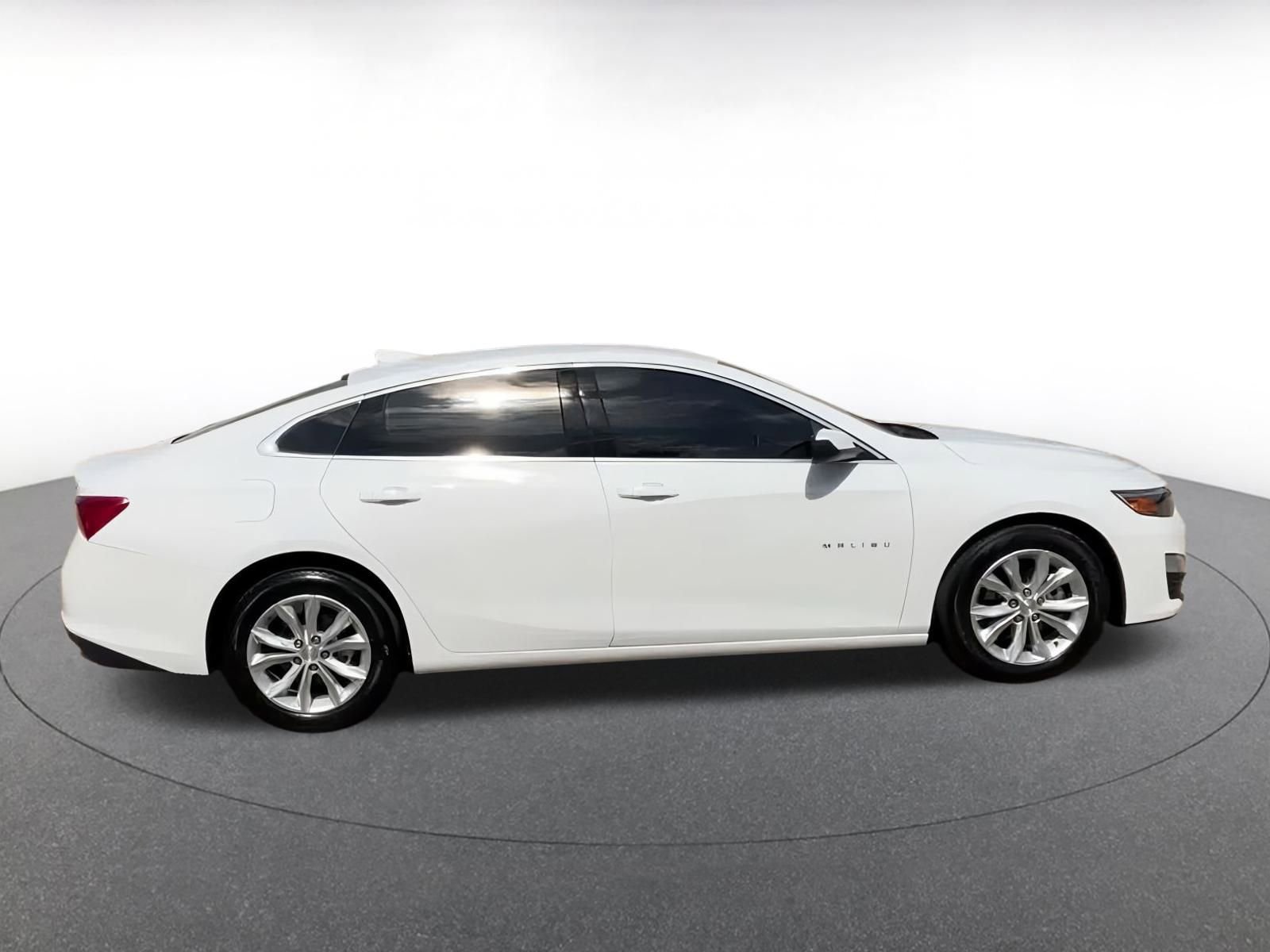 Thumbnail: 2024 Chevrolet Malibu - 16