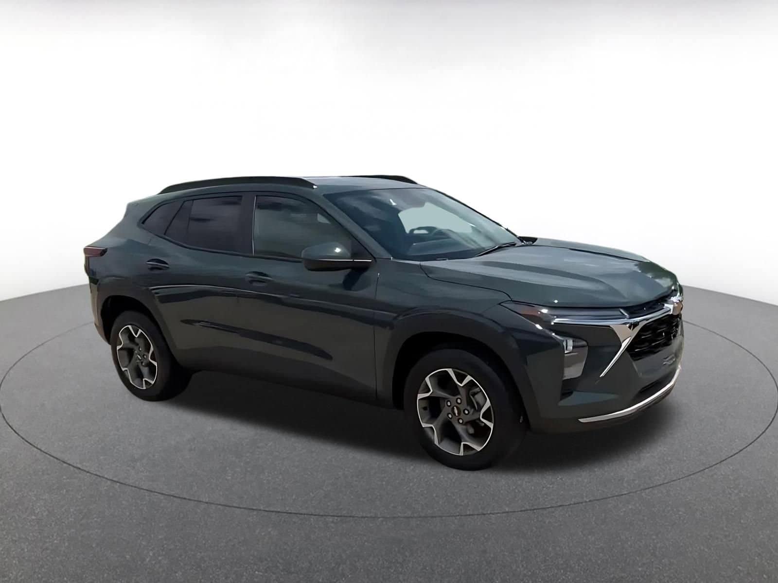 Thumbnail: 2025 Chevrolet Trax - 2