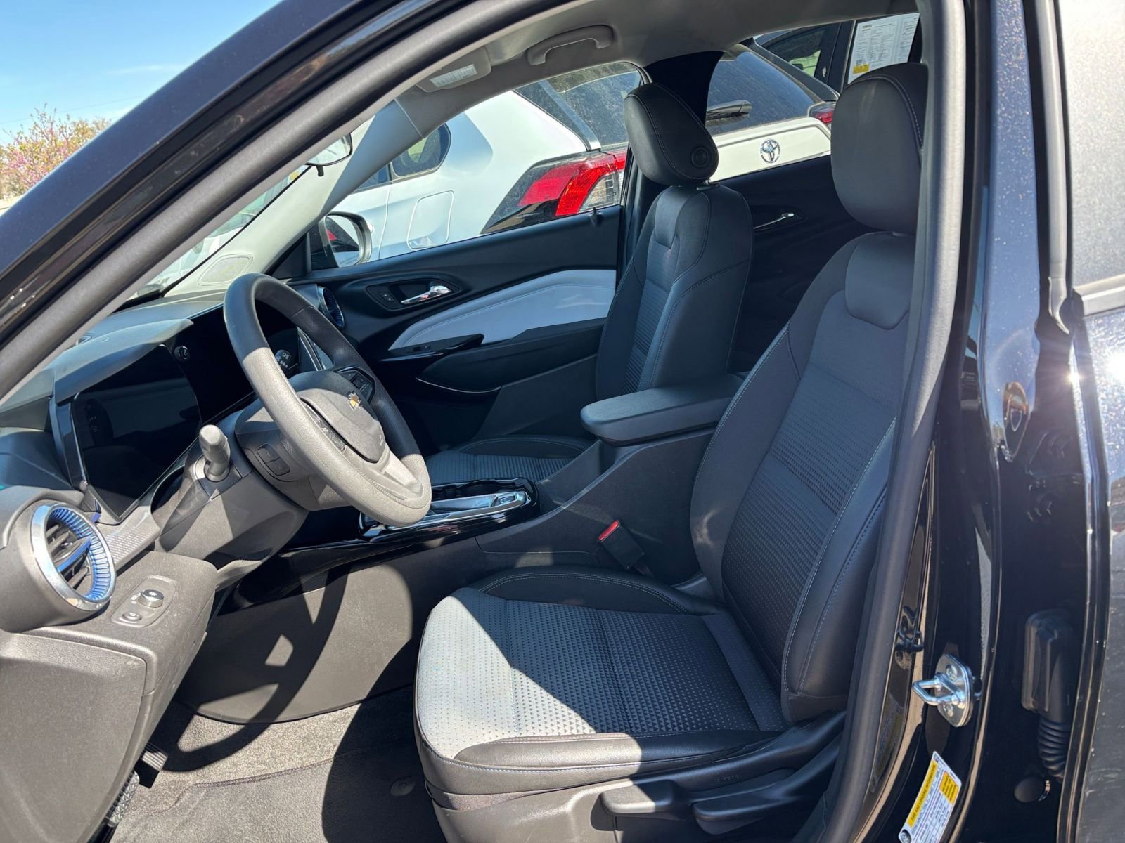 Thumbnail: 2025 Chevrolet Trax - 25