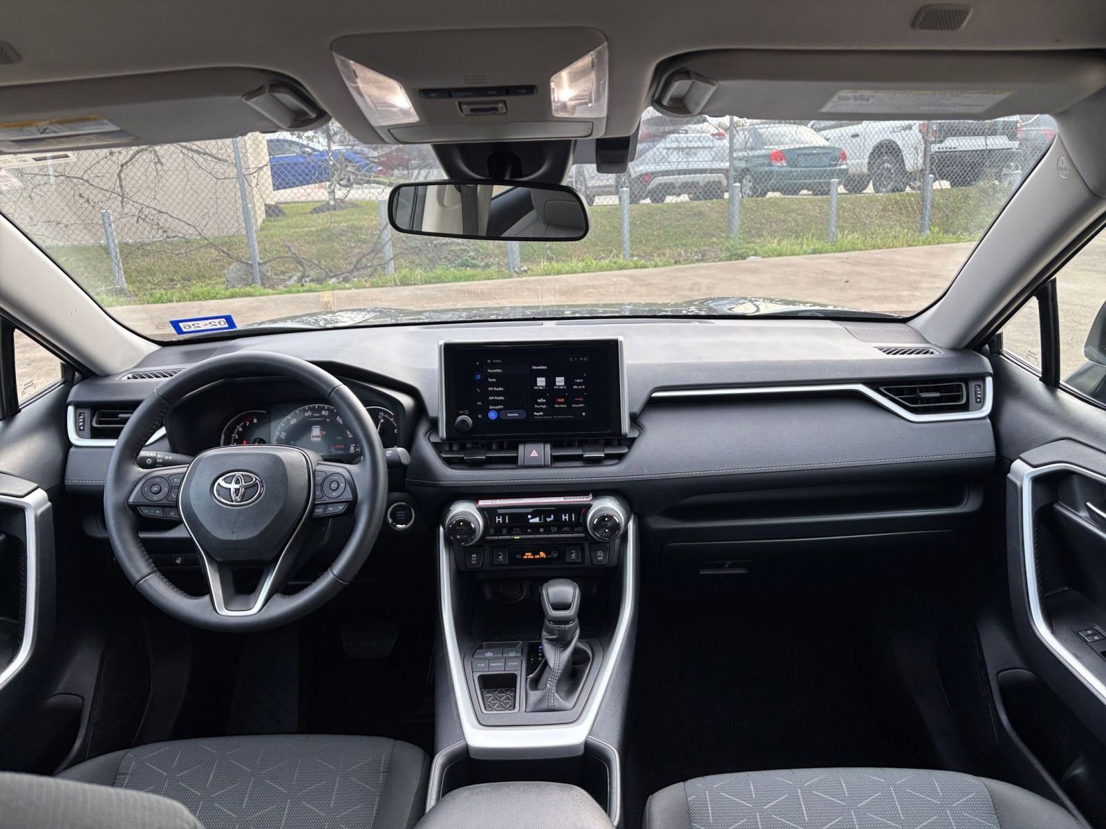 Thumbnail: 2025 Toyota RAV4 - 34