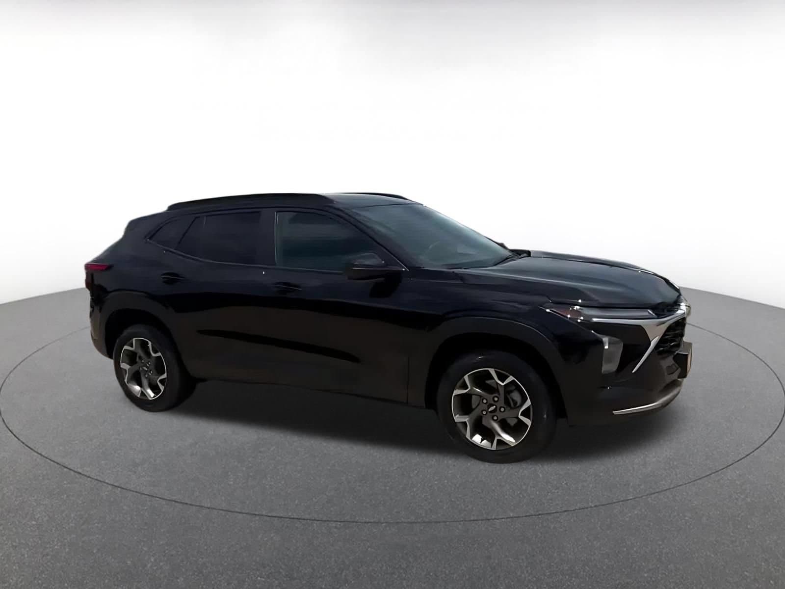 Thumbnail: 2025 Chevrolet Trax - 2