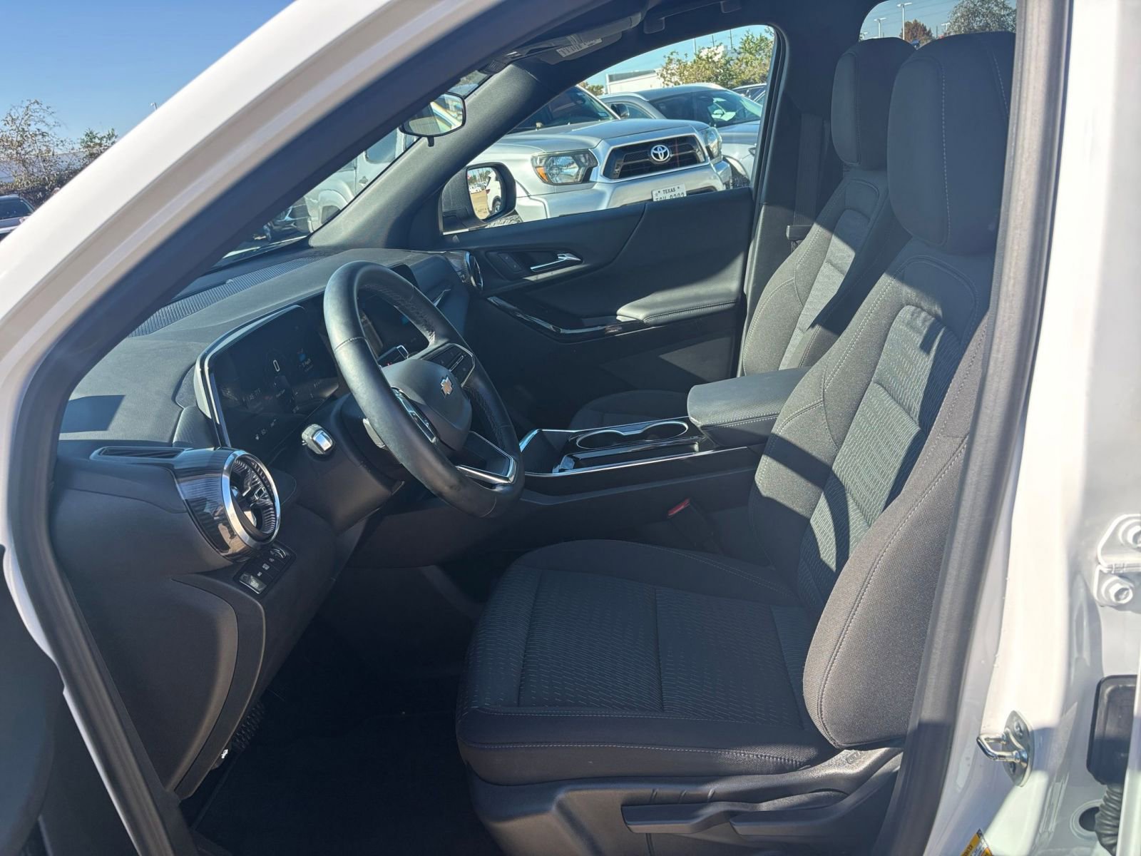 Thumbnail: 2025 Chevrolet Equinox - 25