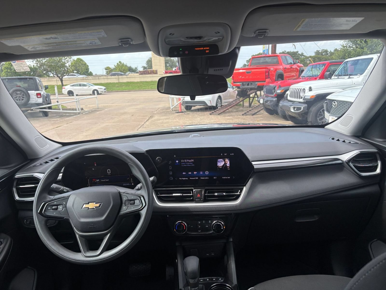 Thumbnail: 2025 Chevrolet TrailBlazer - 32