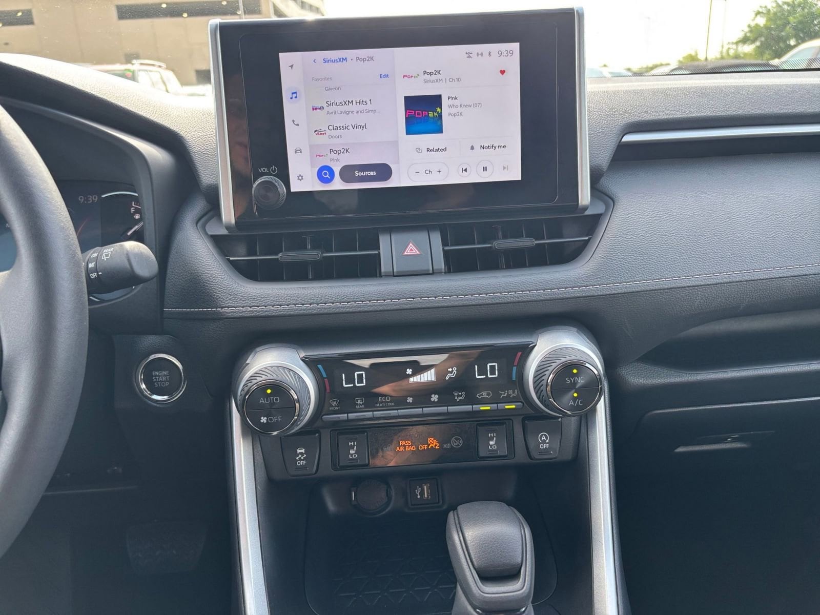 2024 Toyota RAV4 XLE 15