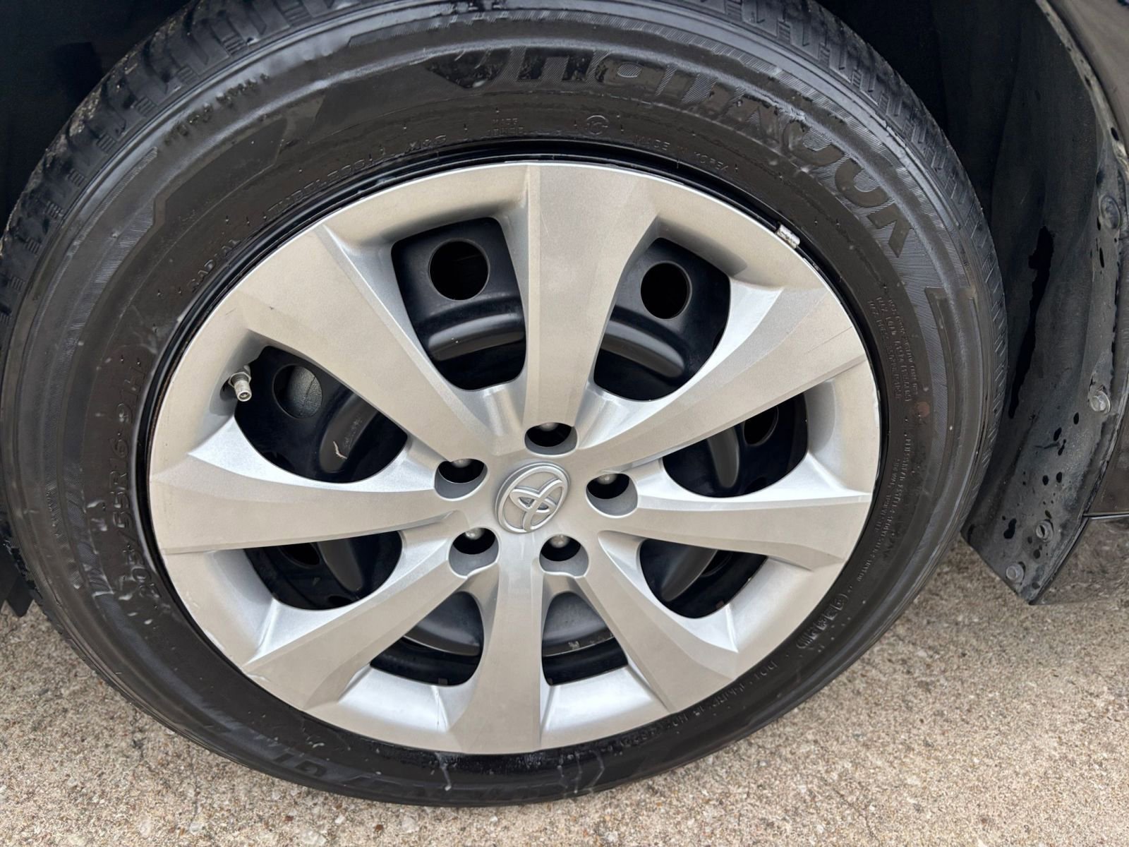 Thumbnail: 2023 Toyota Corolla - 28