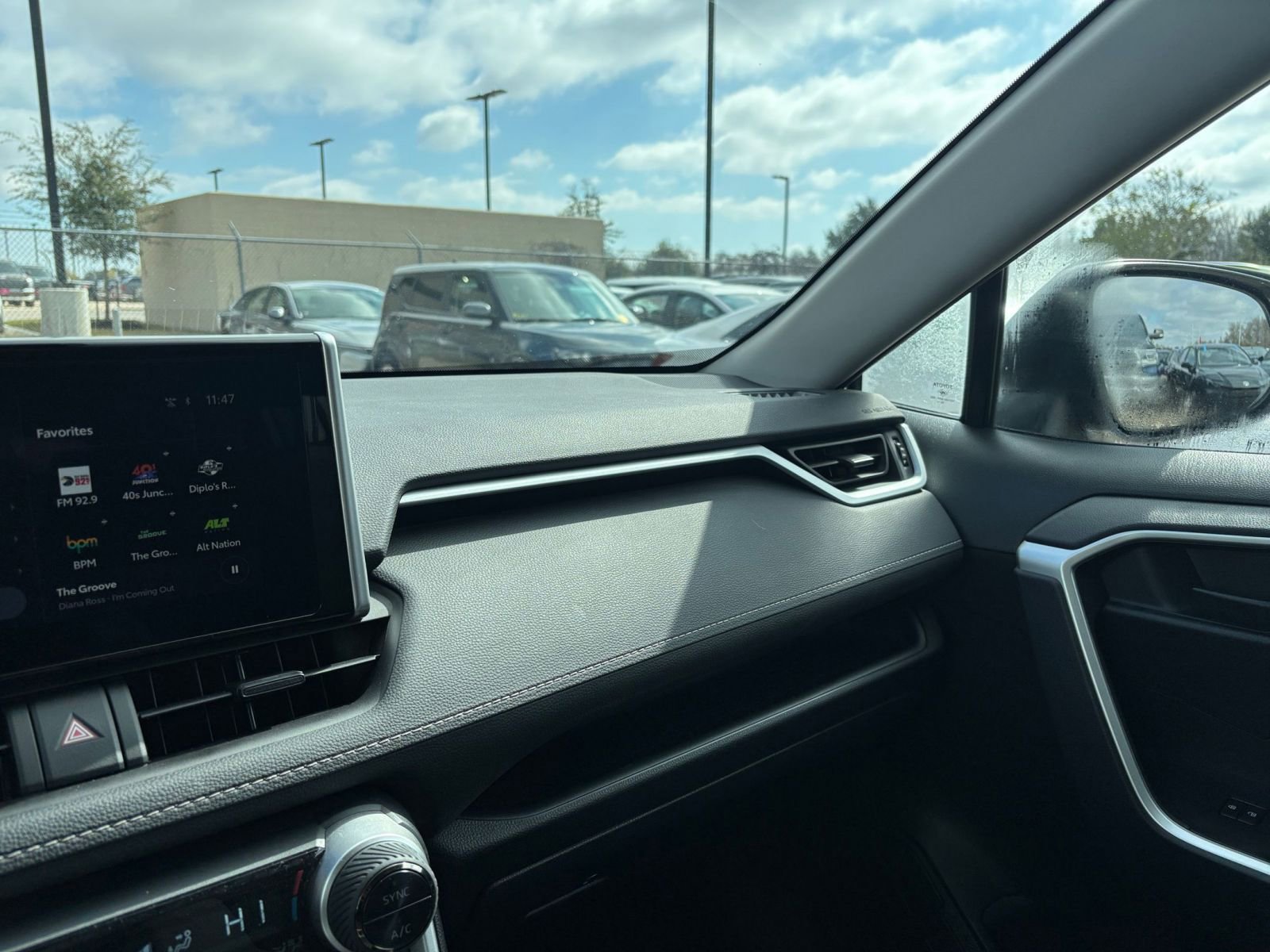 Thumbnail: 2025 Toyota RAV4 - 33