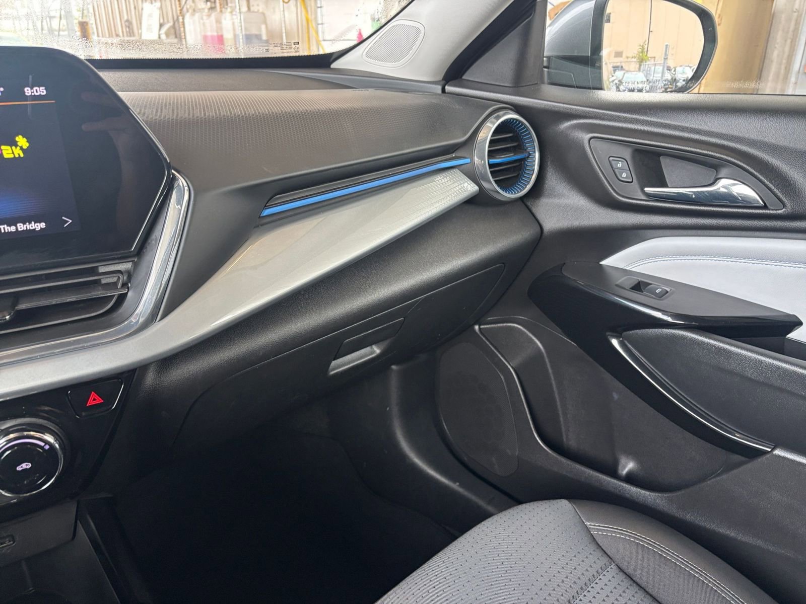 Thumbnail: 2025 Chevrolet Trax - 34