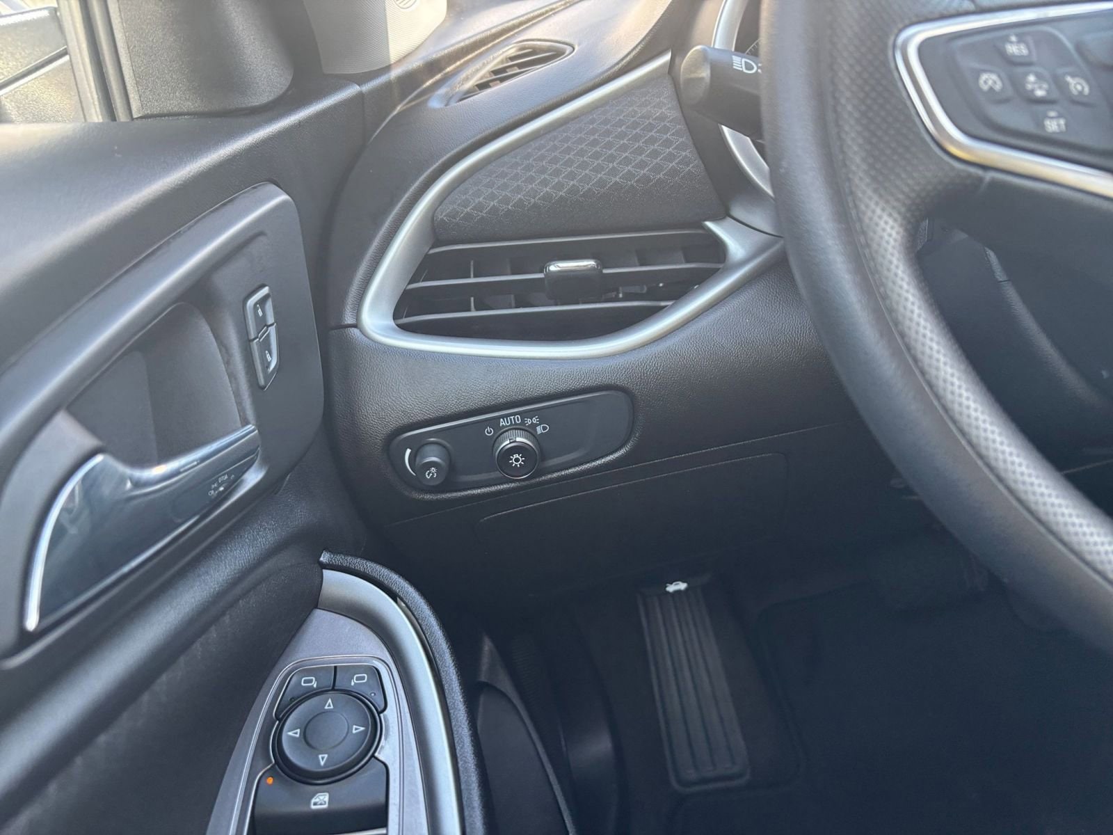 Thumbnail: 2024 Chevrolet Malibu - 34