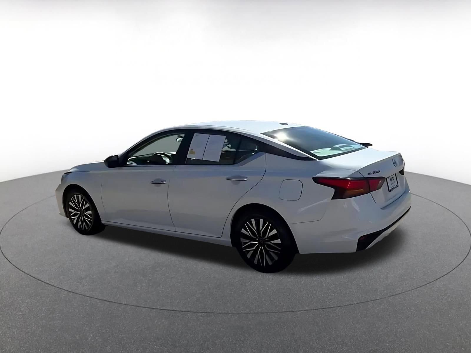 Thumbnail: 2025 Nissan Altima - 10