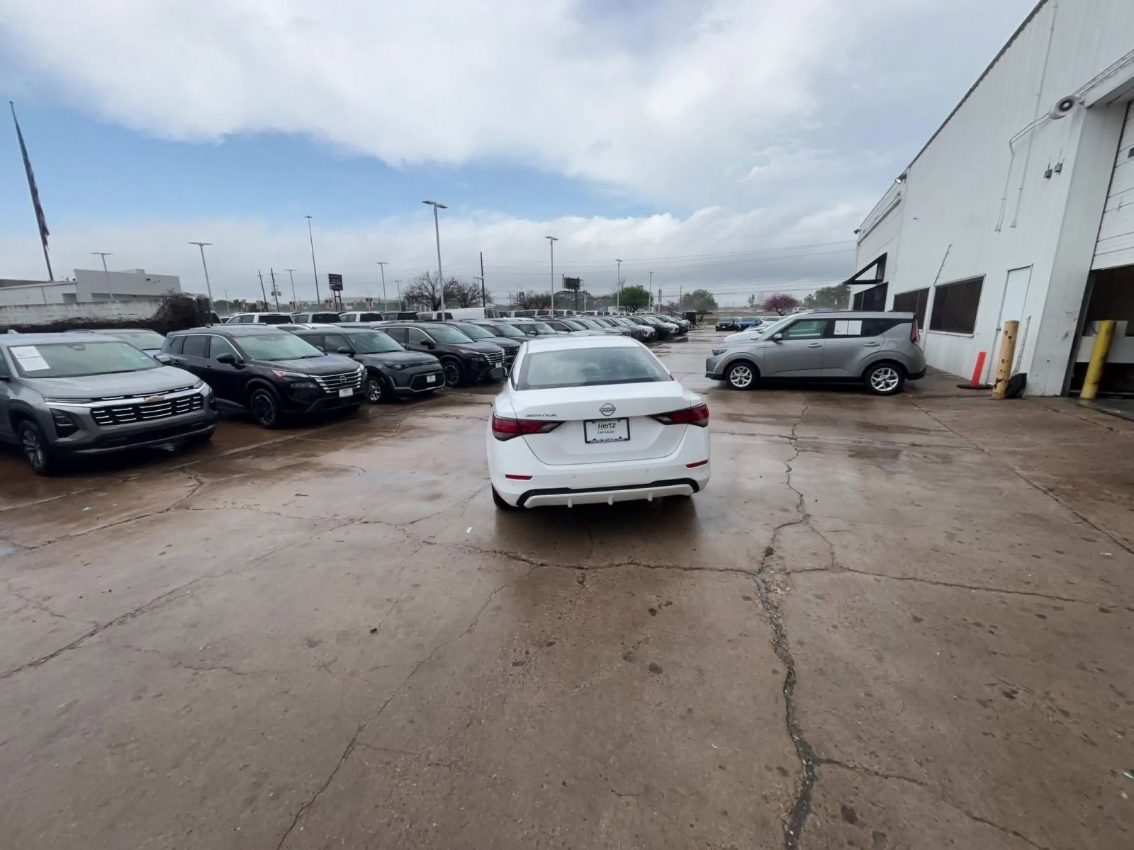 Thumbnail: 2025 Nissan Sentra - 16