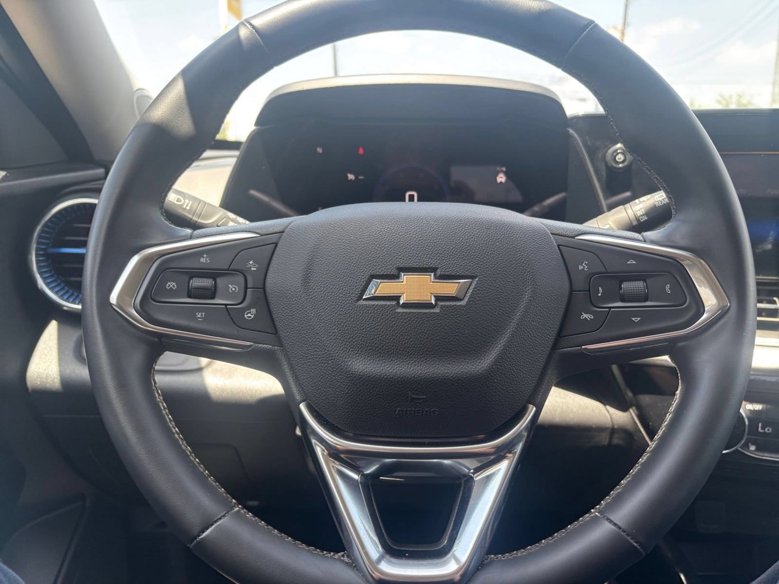 Thumbnail: 2025 Chevrolet Trax - 27